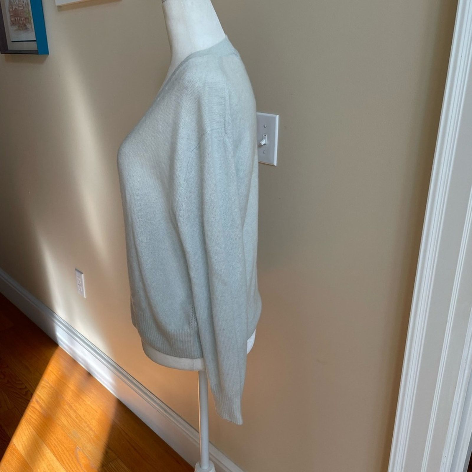 360Cashmere V-neck Cashmere Sweater in Light Green from 360 Cashmere Size XS / US 0-2 / IT 36-38 - 2 Thumbnail