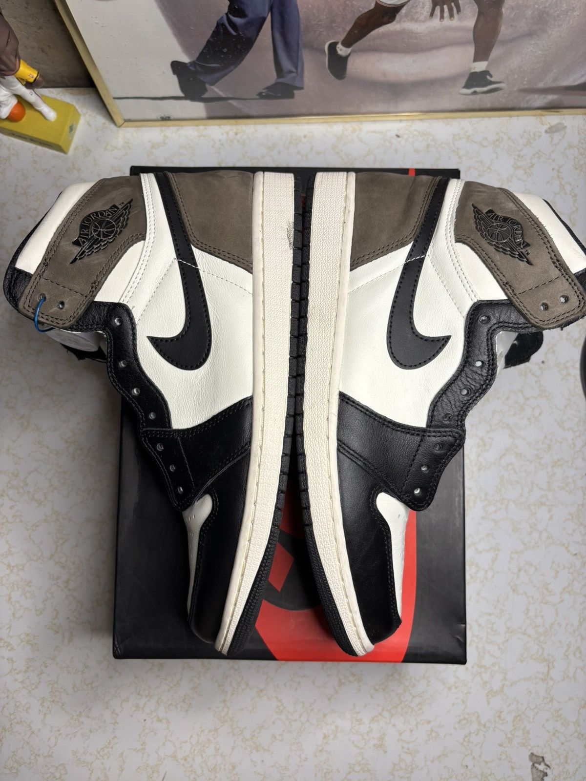 Jordan Brand Air Jordan 1 Retro High Mocha Size US 11 / EU 44 - 4 Thumbnail