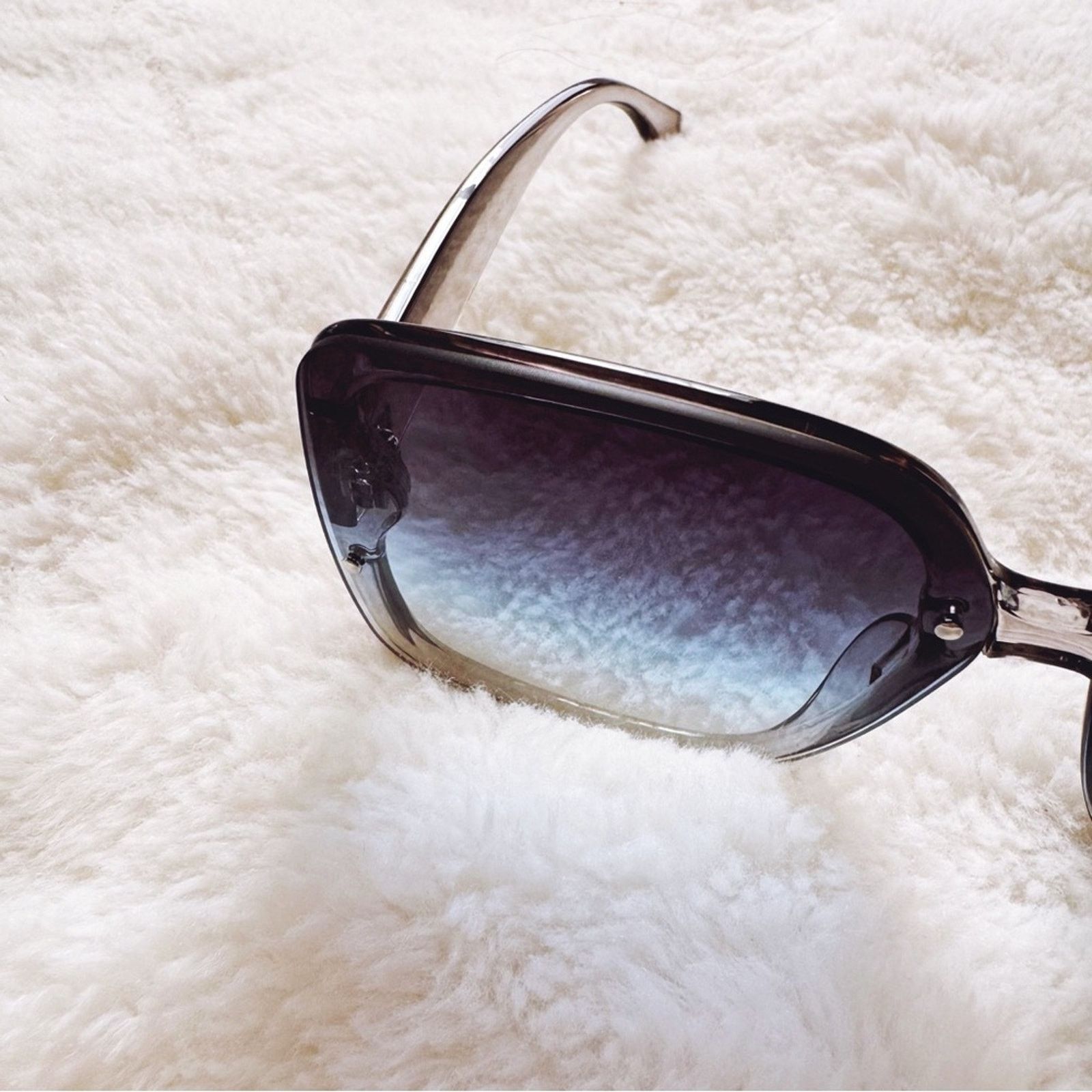 Other Abby Clear Blue Square Frame Sunglasses Size ONE SIZE - 5 Thumbnail