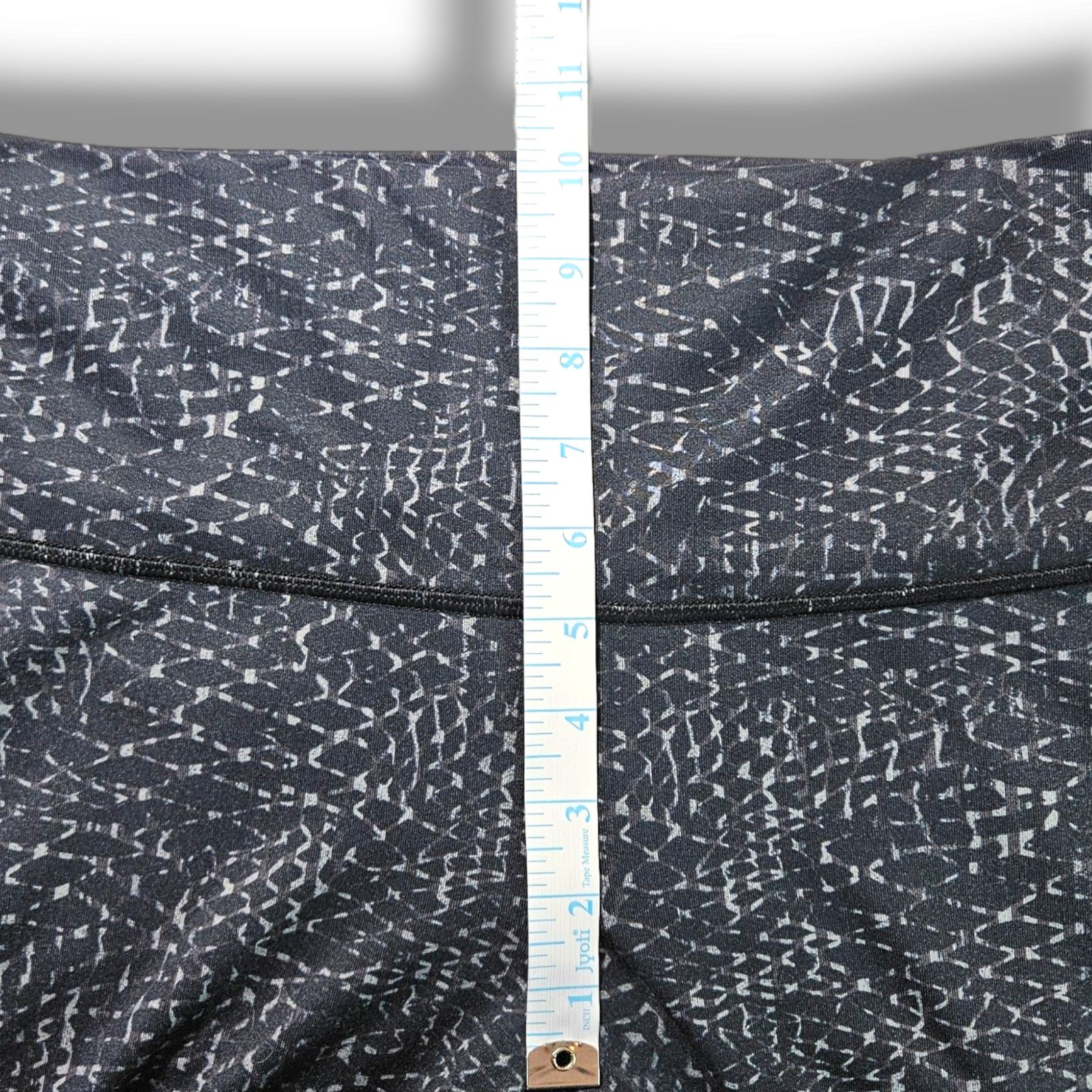 Lululemon EUC Lululemon True Self Crop II Pants Sz. 6 Battleship Black Size 28" / US 6 / IT 42 - 9 Thumbnail