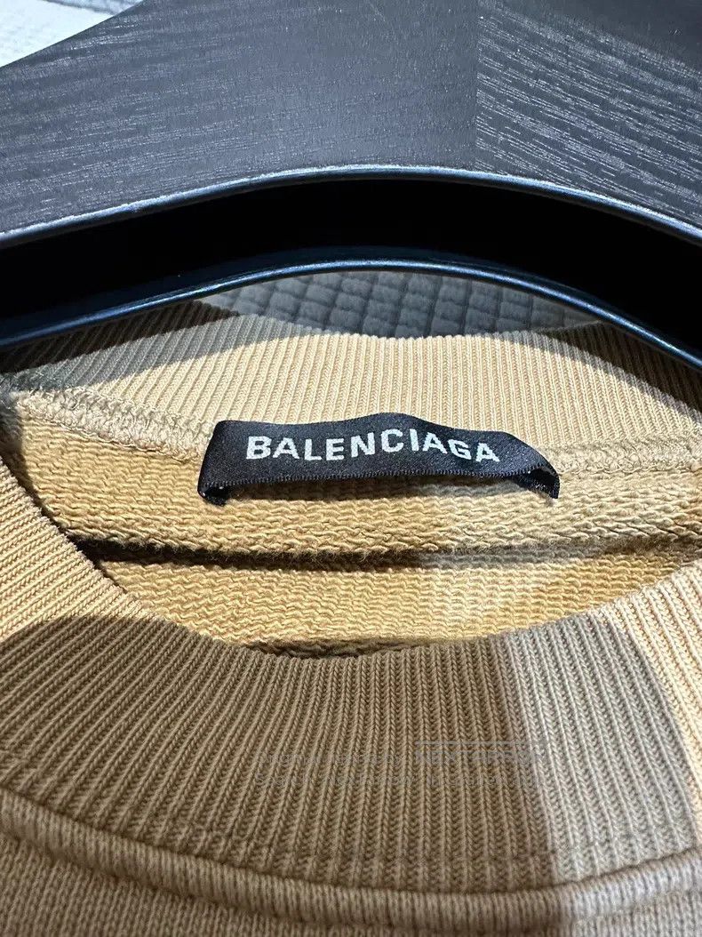 Balenciaga Balenciaga Khaki Small Logo Sweatshirt Size US XS / EU 42 / 0 - 3 Thumbnail