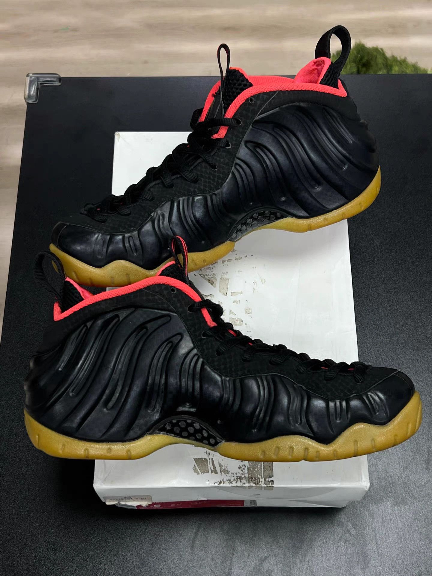 Nike Nike Foamposite Glow Dark Coconut Black K15 Size US 7.5 / EU 40-41 - 6 Thumbnail
