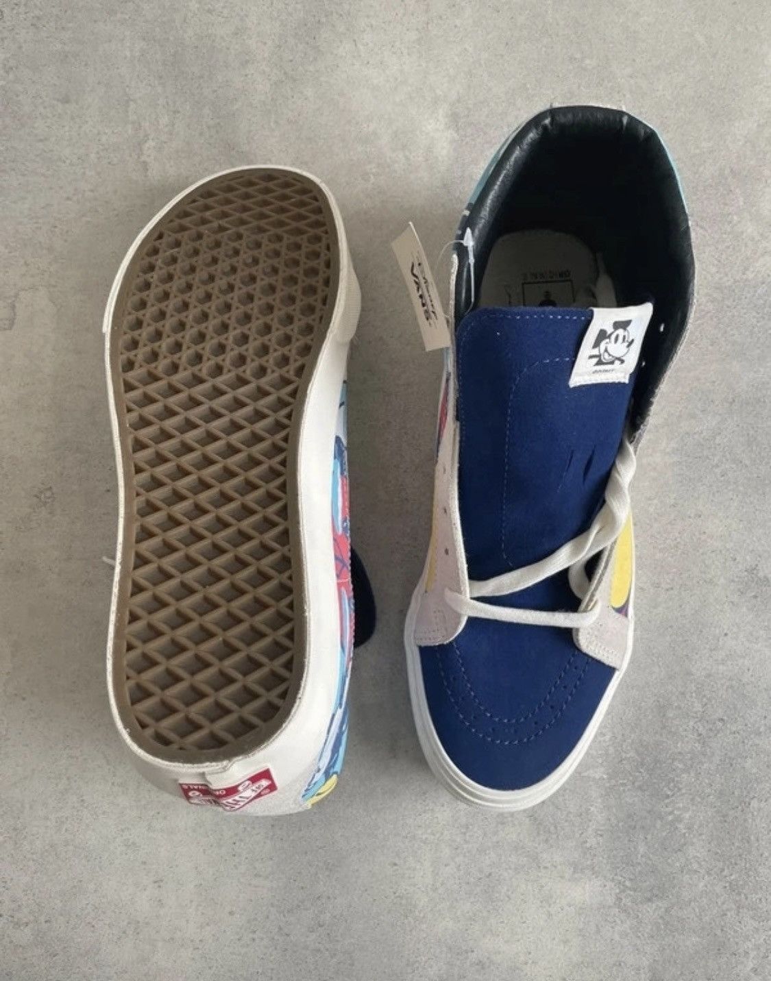 Vans Disney x John Van Hamersveld x Vans Sk8-Hi 'Mickey's 90th' Size US 10.5 / EU 43-44 - 4 Thumbnail