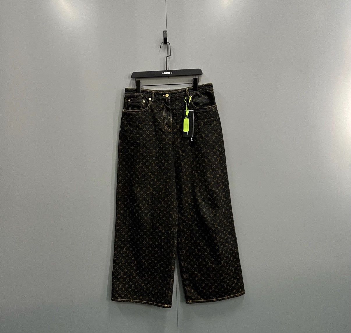 Louis Vuitton Louis Vuitton Monogram All-over Denim Wide-Leg Pants J41 Size US 28 / EU 44 - 1 Thumbnail