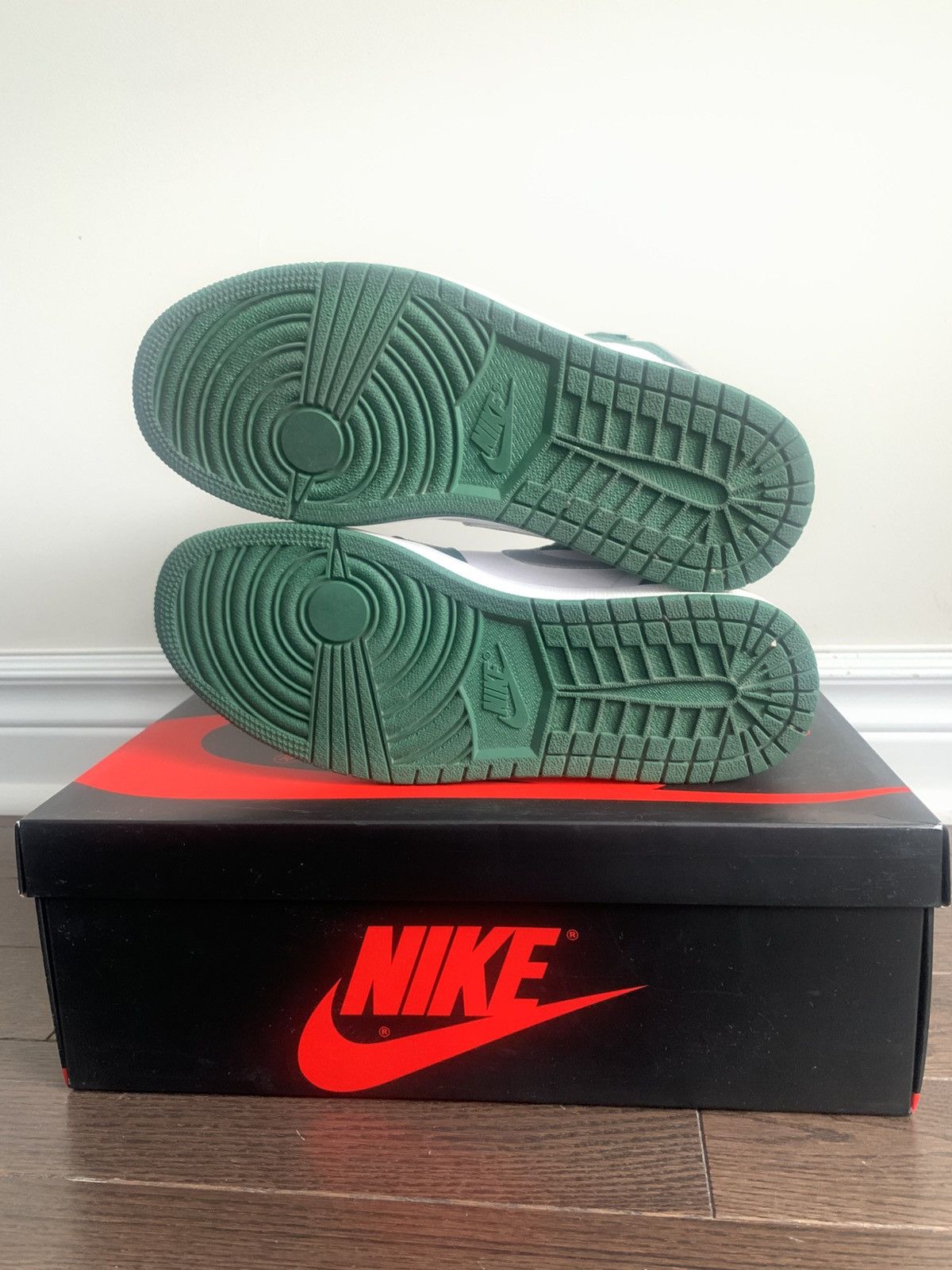 Jordan Brand Jordan 1 Retro High OG Gorge Green Size US 9 / EU 42 - 11 Thumbnail
