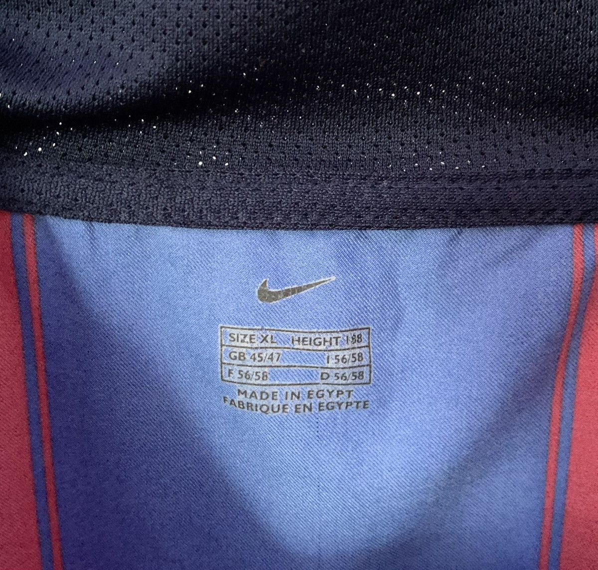 Nike Barcelona 2003-2004 Home Nike Vintage #10 Ronaldinho Size-XL Size US XL / EU 56 / 4 - 3 Thumbnail