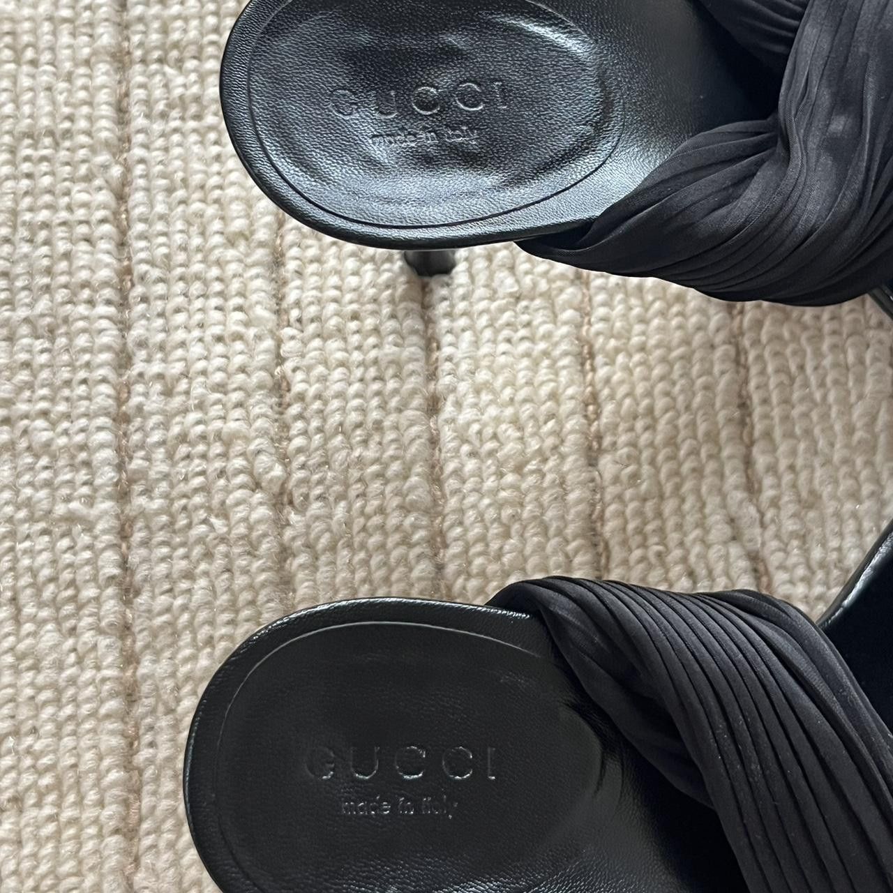 Gucci Black Gucci mules with satin pleat twist Size US 5.5 / IT 35.5 - 6 Thumbnail