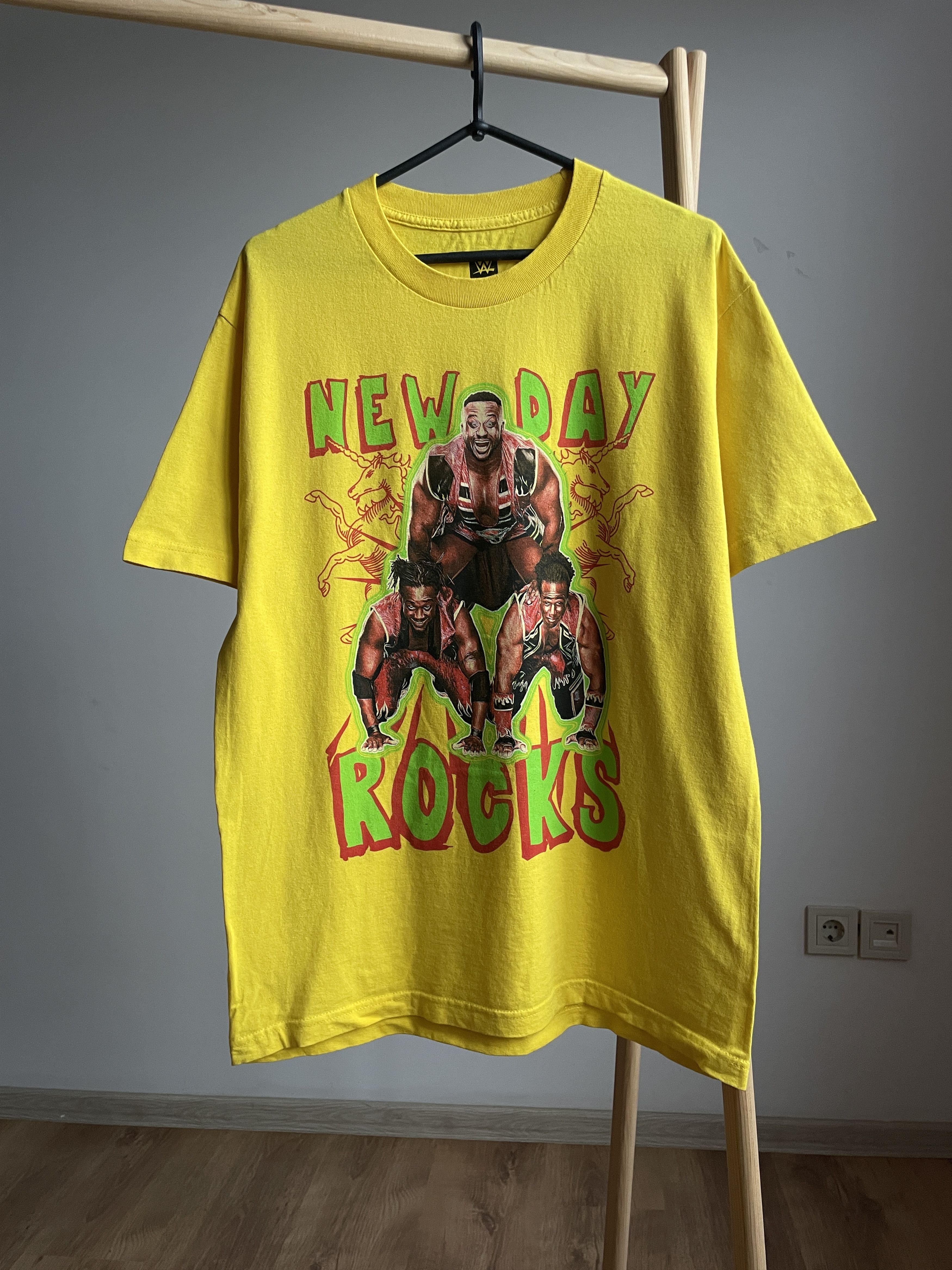 Vintage WWE Big E Xavier Woods Kofi "New Day Rocks" Vintage T-Shirt Size US L / EU 52-54 / 3 - 1 Thumbnail