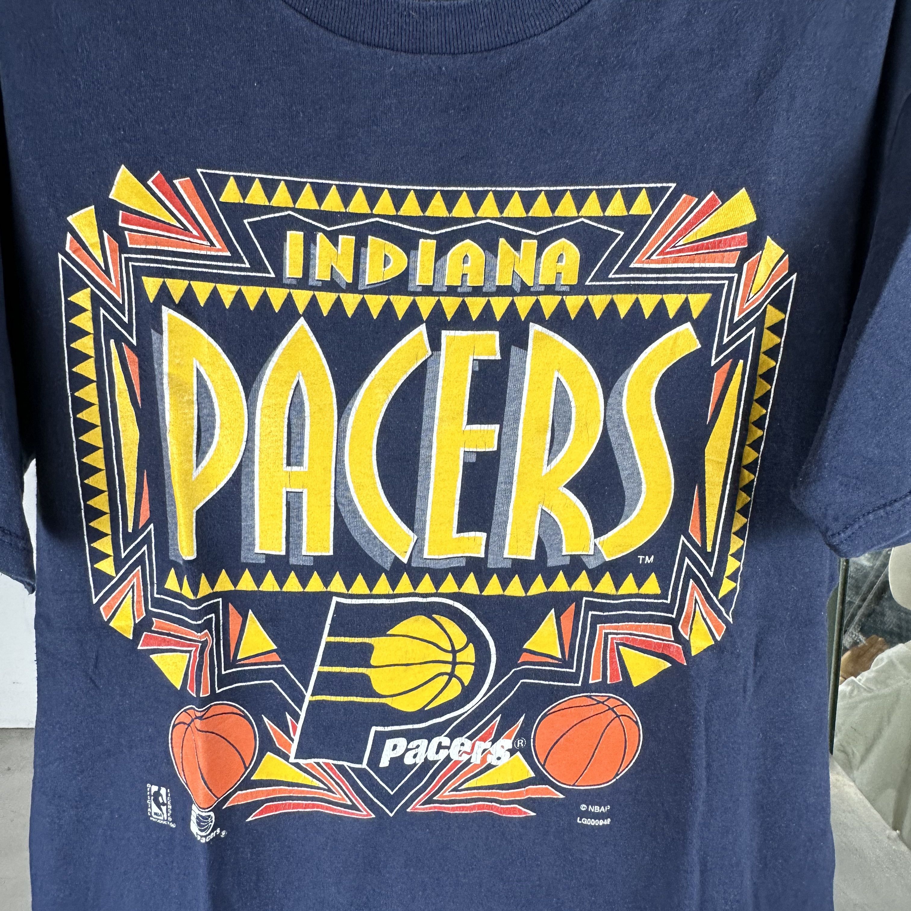 Vintage ​​​Vintage 90s Indiana Pacers Basketball NBA Graphic T-Shirt Size US XL / EU 56 / 4 - 2 Thumbnail