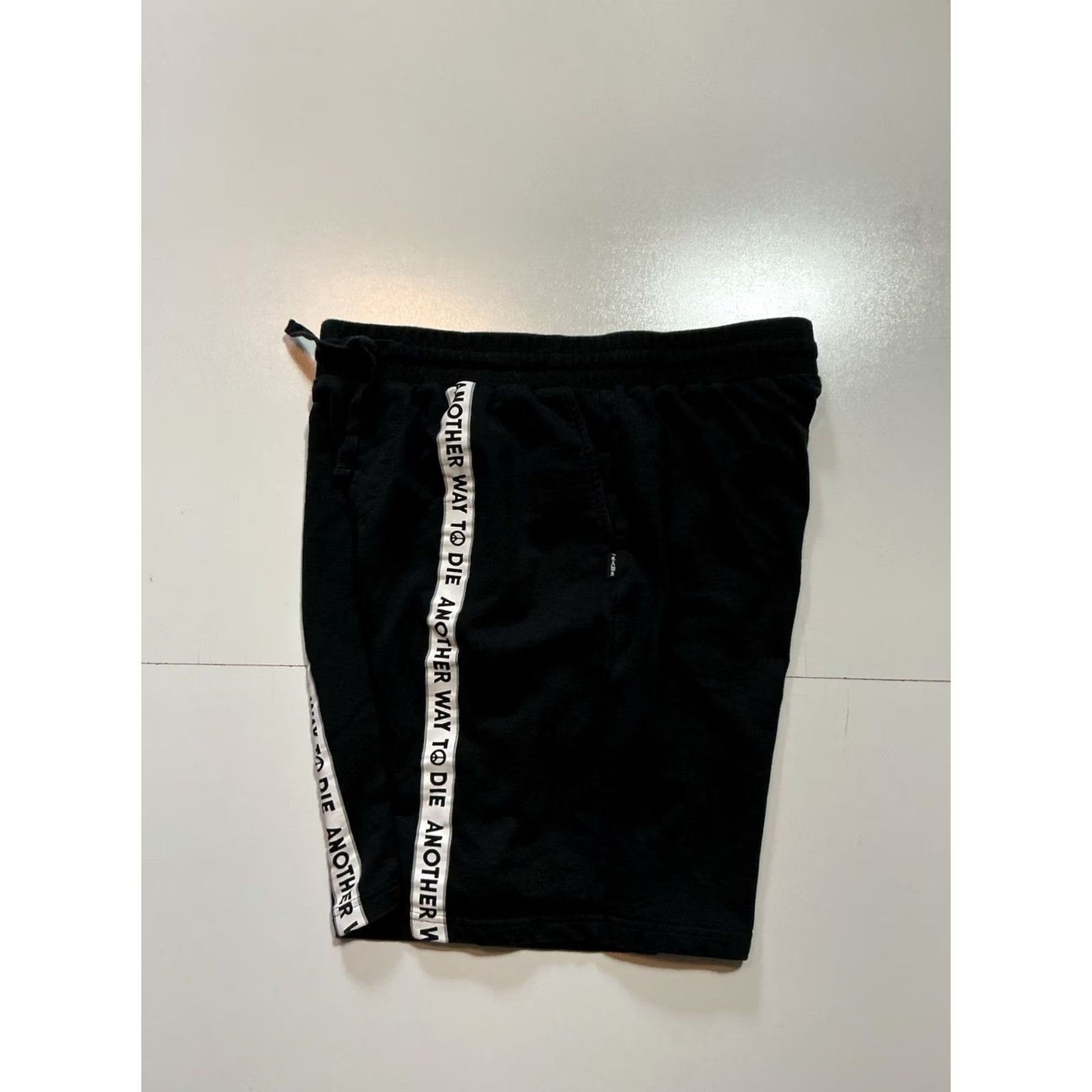 Vintage Gaws Sweat Shorts Peace Sign 8” Inseam XL Black Mens Size US 36 / EU 52 - 2 Thumbnail