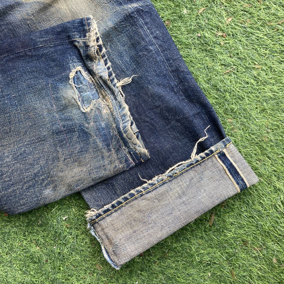 Denime VINTAGE DENIME SELVEDGE BUCKLE BACK DISTRESSED JEANS Size US 29 - 7 Thumbnail