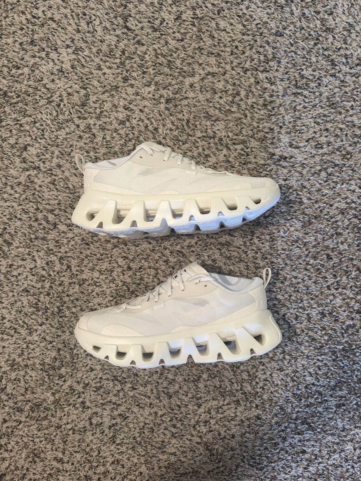 Kith × On ON K-TECH 1 KITH TOFU Size US 7 / EU 40 - 3 Thumbnail