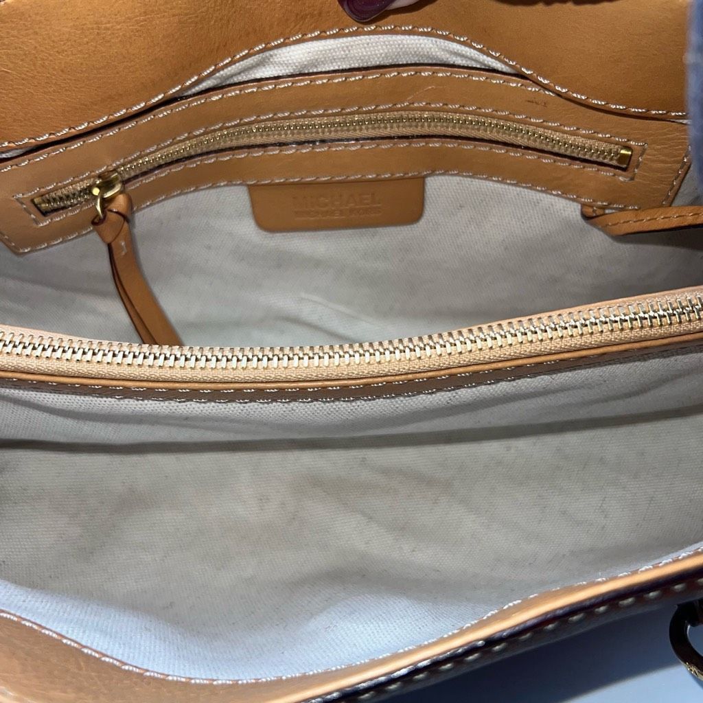 Michael Kors Michael Michael Kors Vintage Saddle Leather Handbag with Dust Bug Size ONE SIZE - 14 Thumbnail