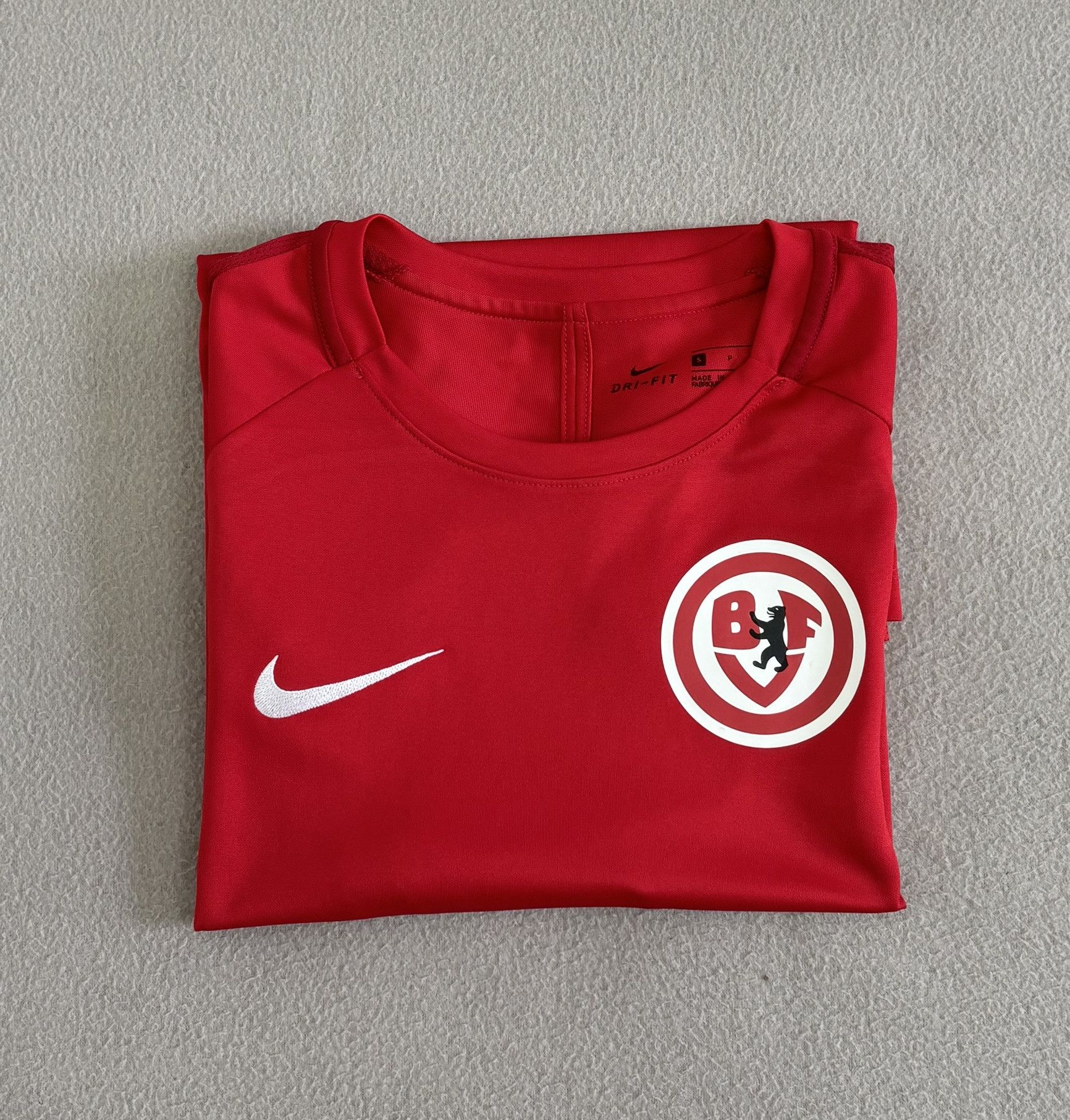 Nike BFC Dynamo 2012/2014 Nike Training Jersey Size S Size US S / EU 44-46 / 1 - 12 Thumbnail