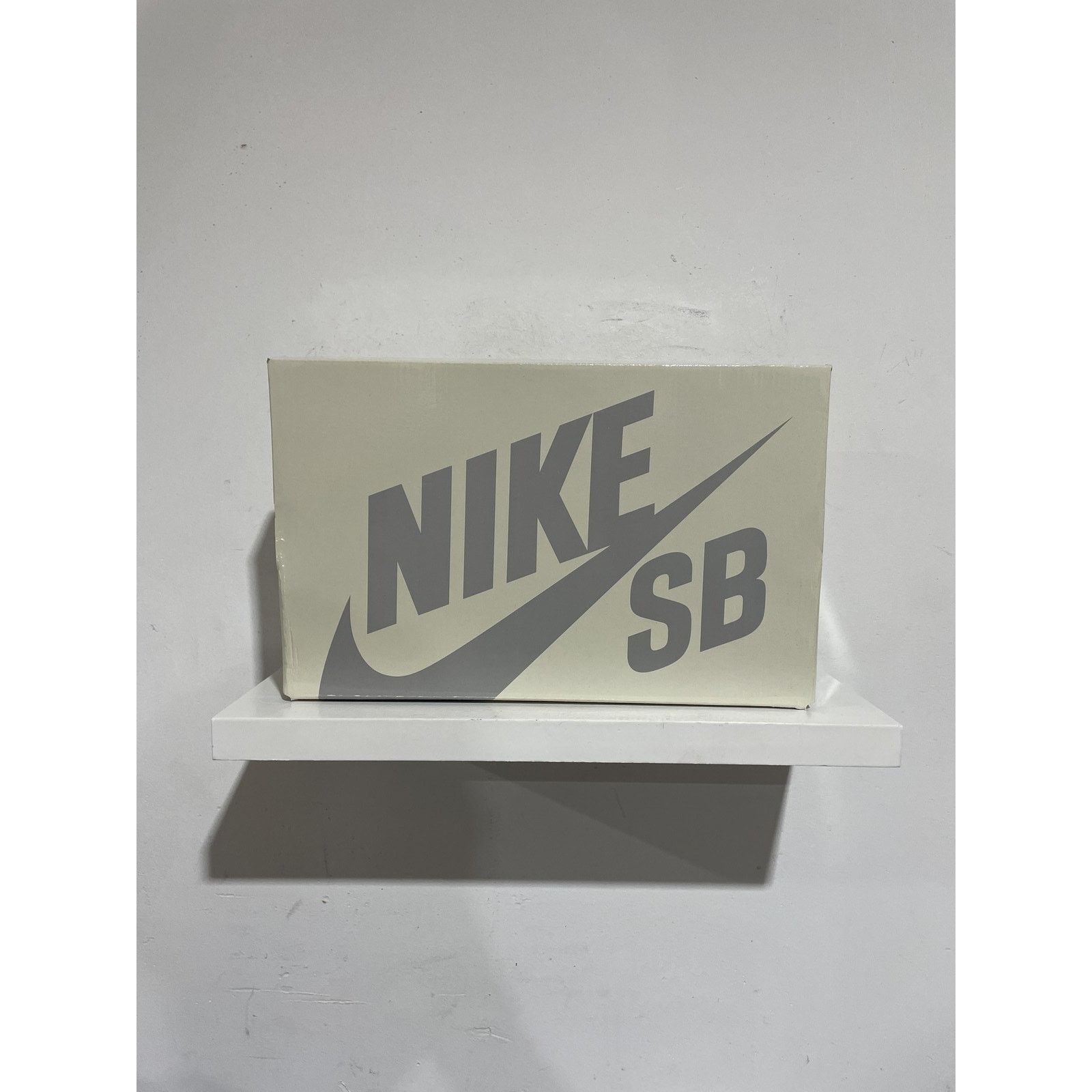 Nike NIKE SB DUNK LOW ALEXIS SABLONE CHAMELEON SIZE 9 NEW Size US 9 / EU 42 - 7 Thumbnail