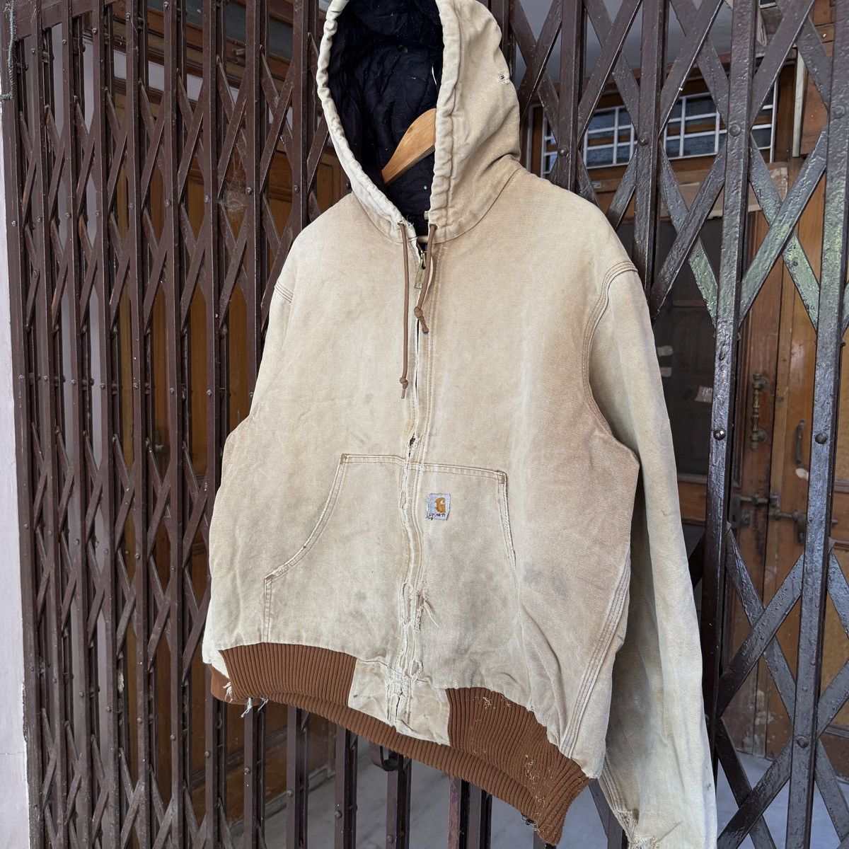 Carhartt Vintage Carhartt Active Thrashed Brown Jacket J140 BRN Size US L / EU 52-54 / 3 - 3 Thumbnail