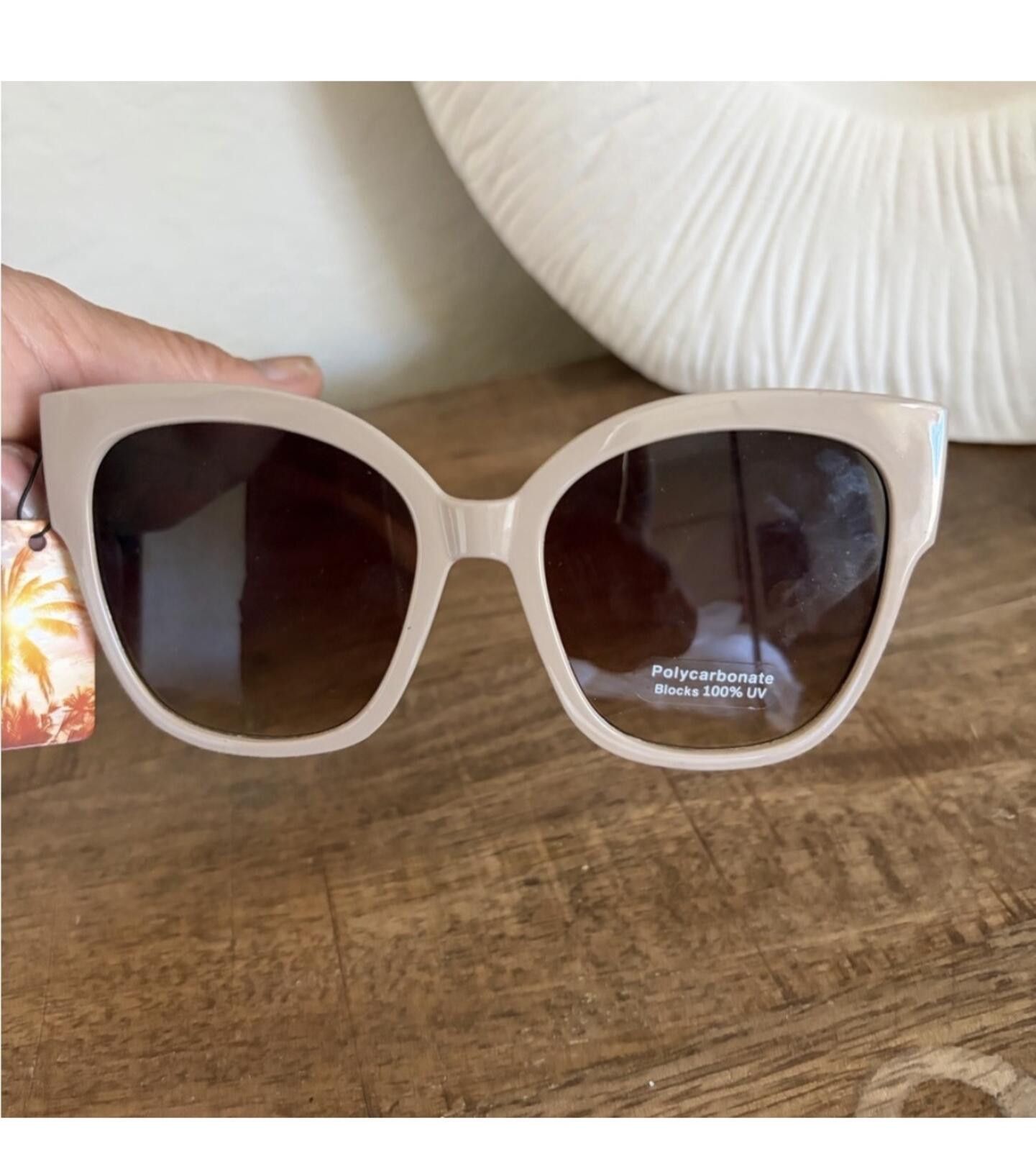 Other Chic Beige Sunglasses with Decorative Accent Size ONE SIZE - 6 Thumbnail