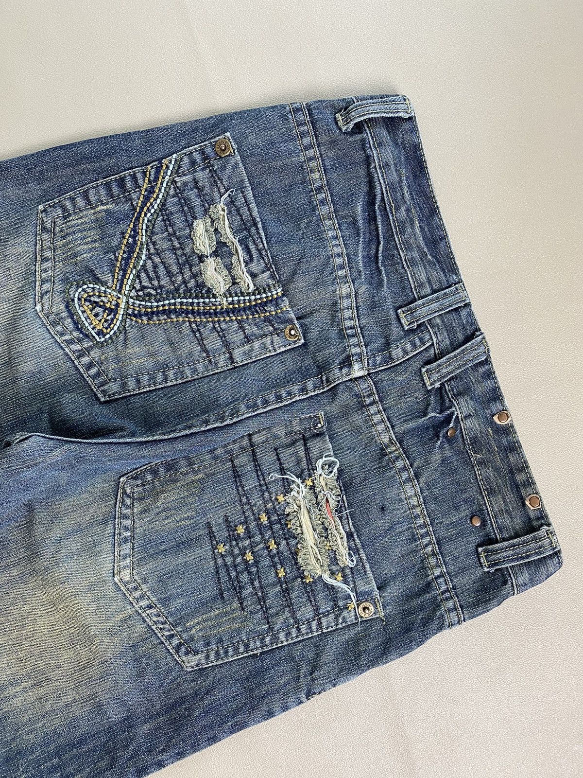 If Six Was Nine × Japanese Brand × Le Grande Bleu (L.G.B.) 2000s Kuyizu Distressed Grunge Denim Jeans Size US 31 - 7 Thumbnail