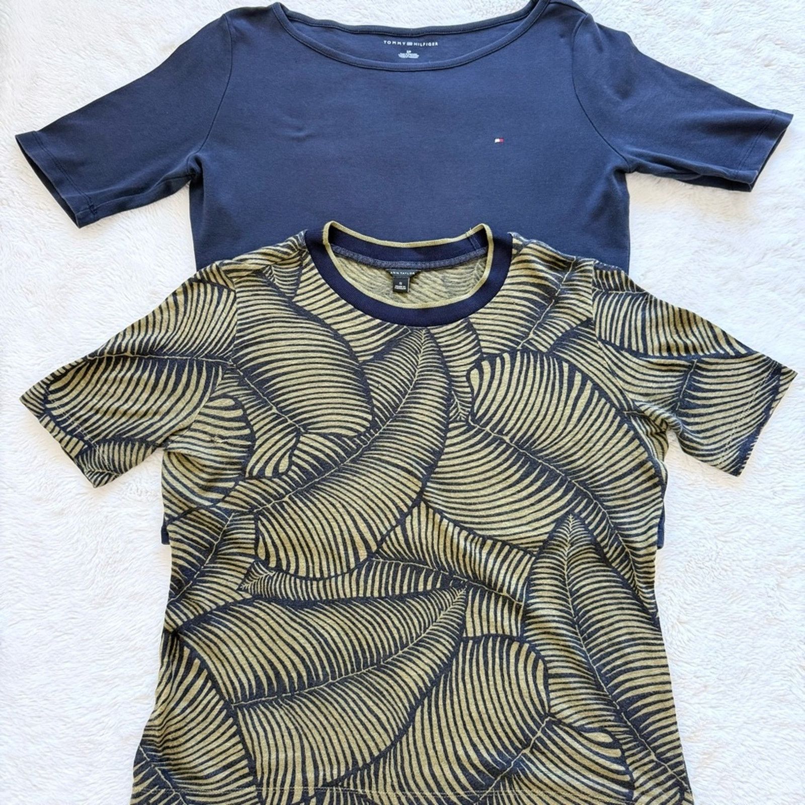 Tommy Hilfiger Bundle of women Tshirts size M 2 pieces Size M / US 6-8 / IT 42-44 - 1 Thumbnail