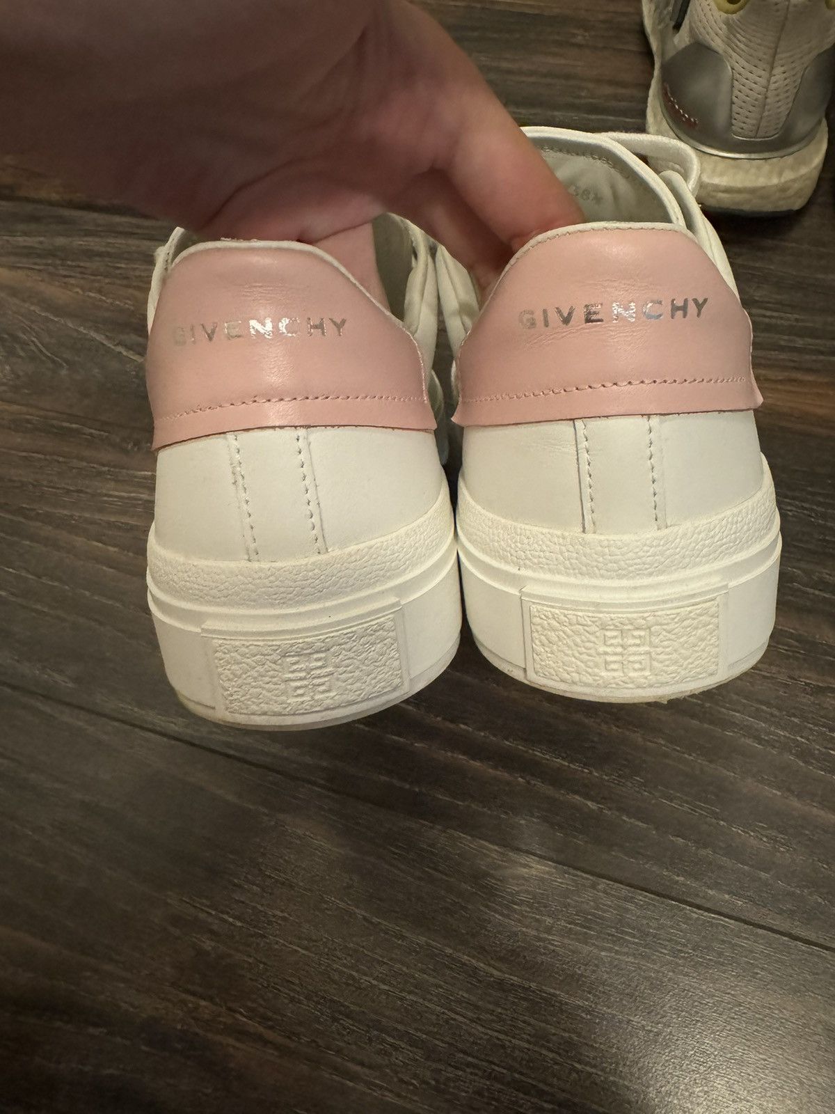 Givenchy Givenchy Street Sneakers size 38.5 Size US 8.5 / IT 38.5 - 7 Thumbnail