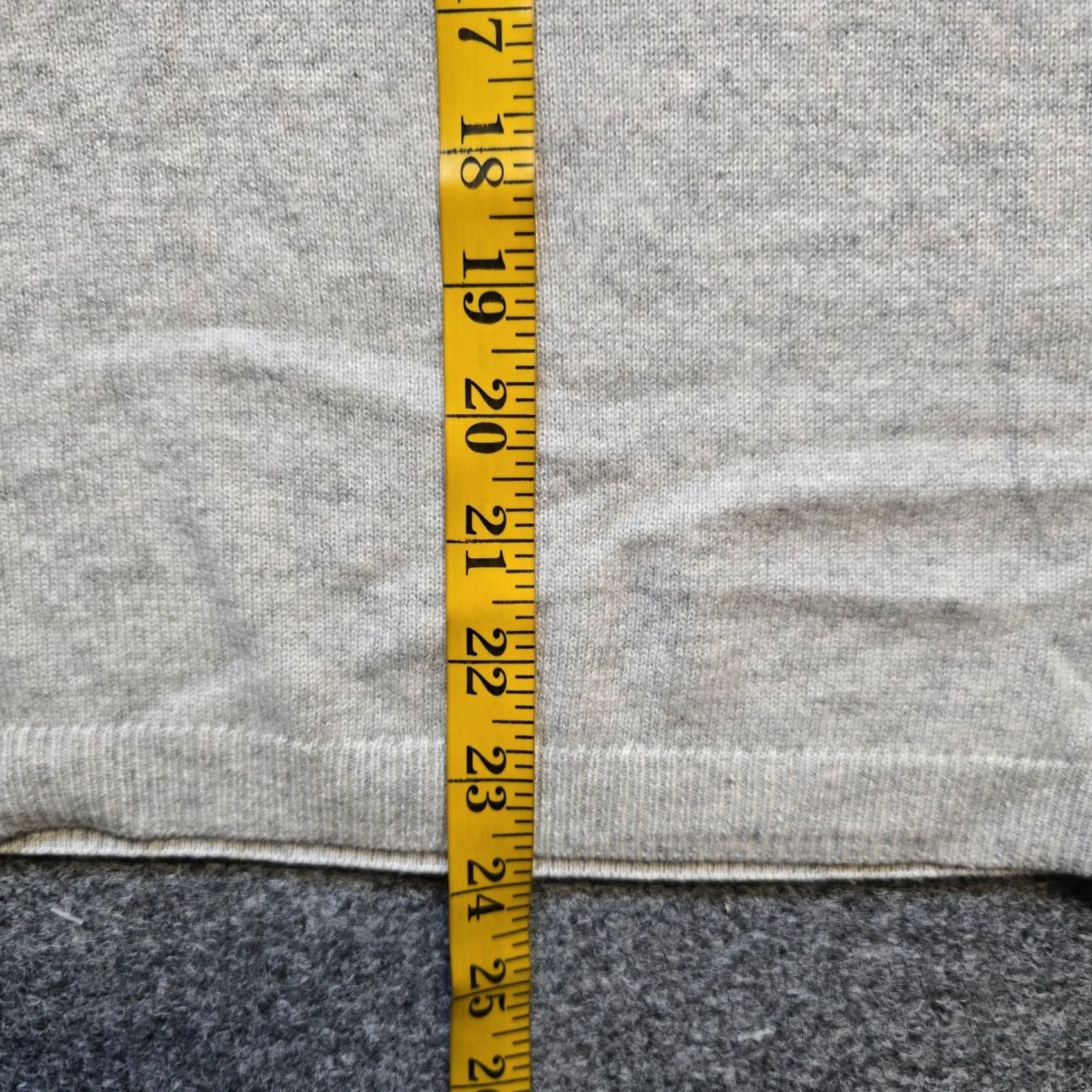 Lilly Pulitzer Lilly Pulitzer Sweater Womens Size Large Gray Cashmere V-Neck Long Sleeve Casual Pullover Cap sleeve? (Original asks for no new info) Size L / US 10 / IT 46 - 6 Thumbnail