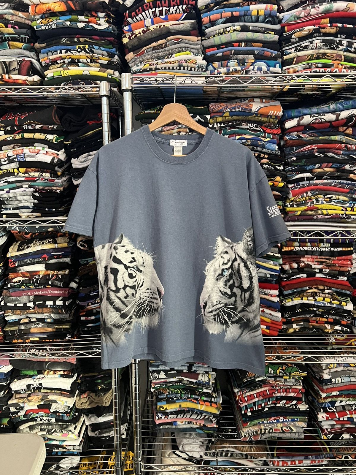 Habitat 2000s White Tiger Nature Animal Mirage Las Vegas Tee Size US L / EU 52-54 / 3 - 1 Thumbnail