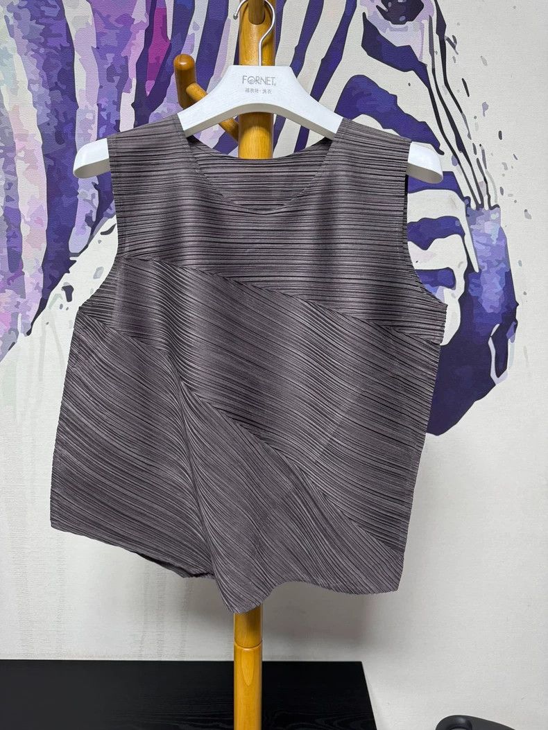 Issey Miyake Issey Miyake size:3 Coffee-colored hidden vest Size S / US 4 / IT 40 - 1 Thumbnail