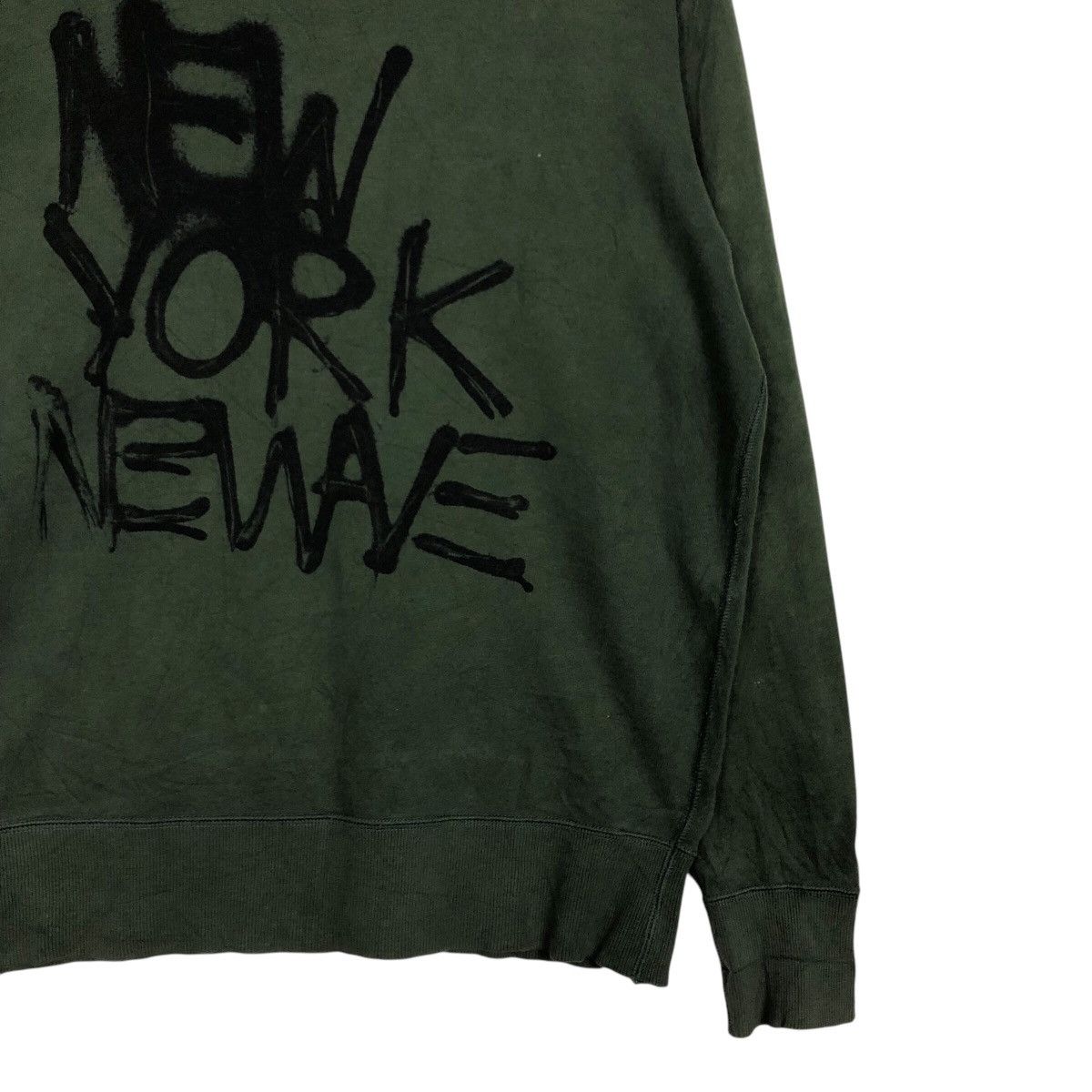 Japanese Brand Vintage Sweatshirt Rich Green Uniqlo X Jean-Michel Basquiat Size US M / EU 48-50 / 2 - 6 Thumbnail
