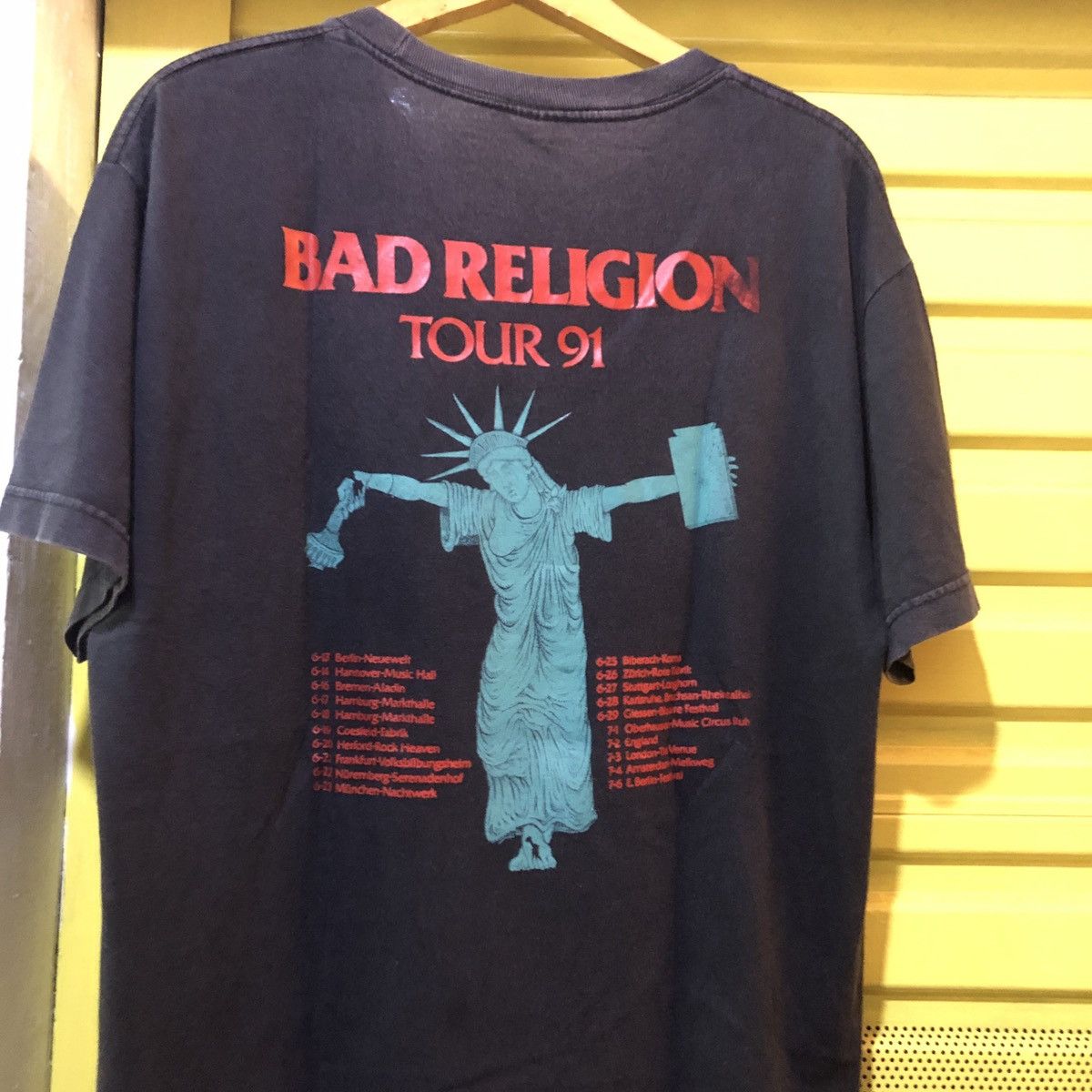 Band Tees Bad religion Tour Tee Size US L / EU 52-54 / 3 - 6 Thumbnail