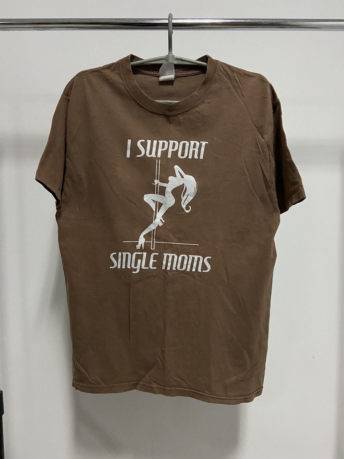 Vintage I support single moms big print logo t shirt humor vintage Size US M / EU 48-50 / 2 - 1 Thumbnail