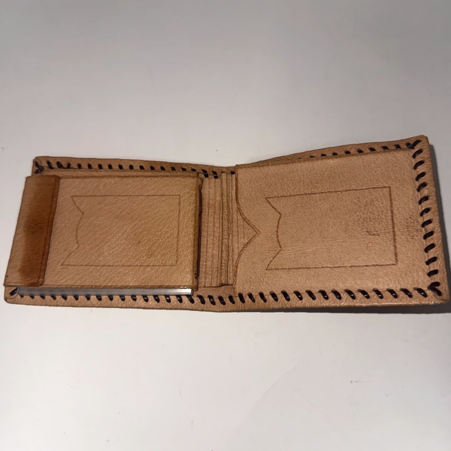 Vintage VINTAGE Hand Tooled Leather Bifold Wallet Western Floral Braided Edge Brown Adult Unisex Wallet Brown Western Floral Design Vintage Size ONE SIZE - 5 Thumbnail
