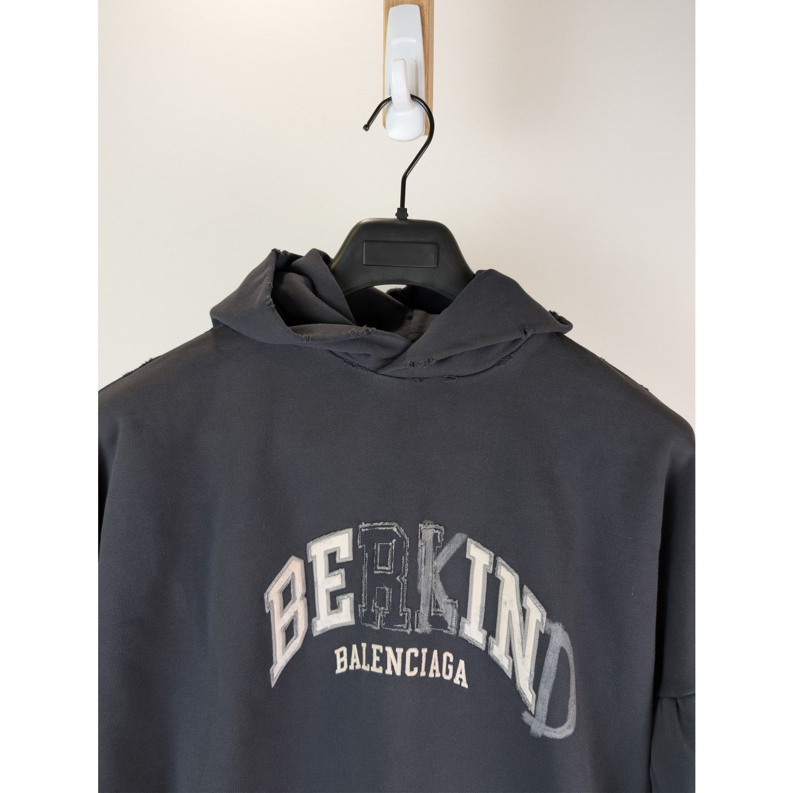 Balenciaga o1rshd1 Round Hoodie 1569 Be Kind Medium Molleton in Black Size US S / EU 44-46 / 1 - 7 Thumbnail
