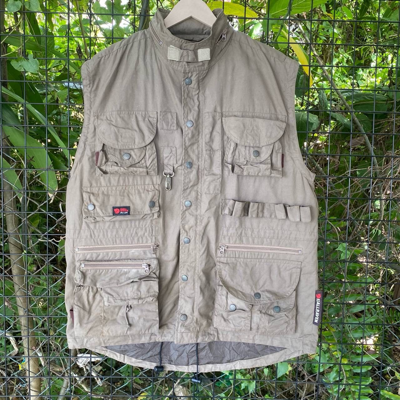 Fjallraven Vtg Faded Fjallraven Multipocket Outdoor Vest Size US M / EU 48-50 / 2 - 2 Thumbnail