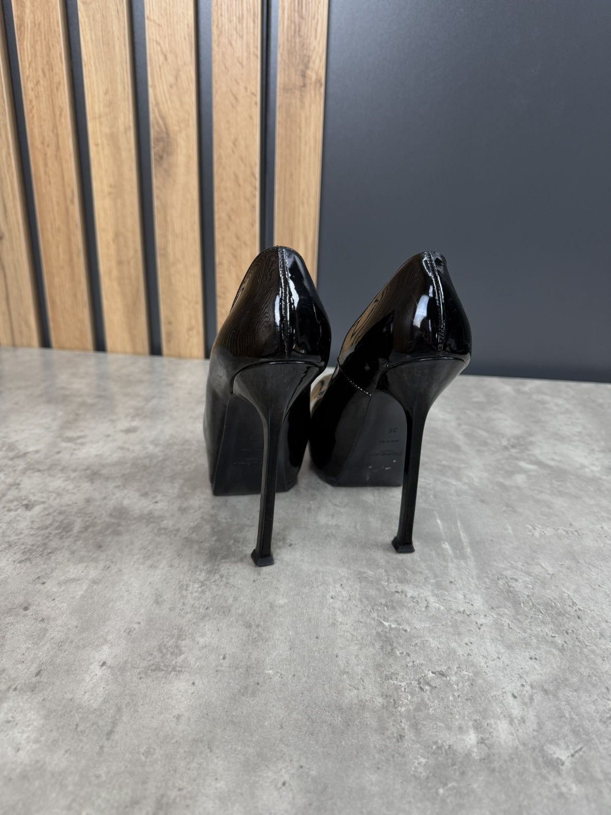 Yves Saint Laurent Yves Saint Laurent Black Patent Platform Heels Size 36 Size US 6 / IT 36 - 7 Thumbnail