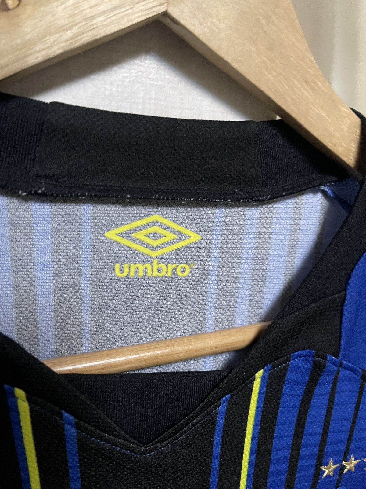 Umbro Gamba Osaka 2012 jersey Yasuhito Endo nr 7 Size US L / EU 52-54 / 3 - 5 Thumbnail