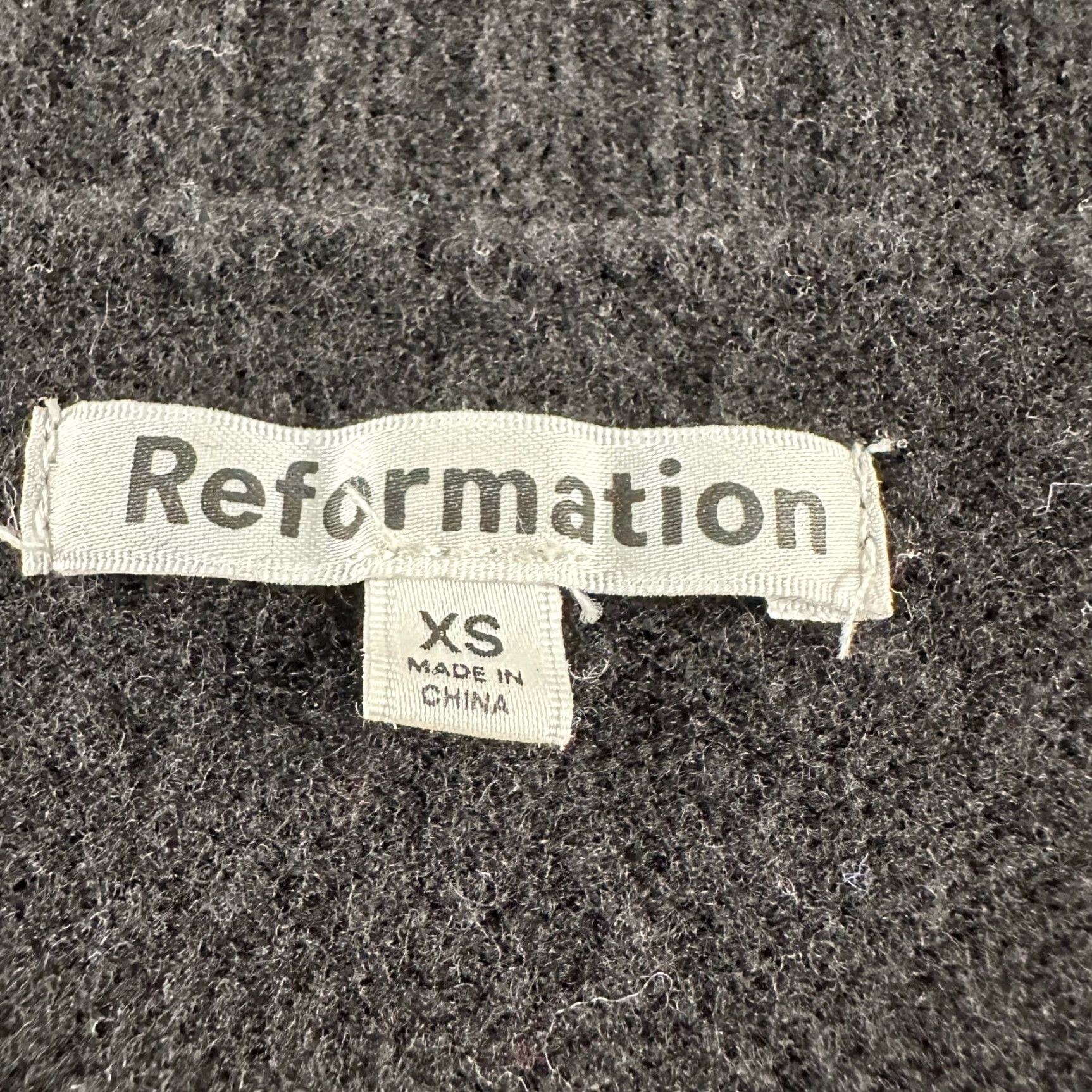 Reformation Reformation Sweater Womens XS V-Neck 100% Wool Black Pullover Ribbed Center Seam Size XS / US 0-2 / IT 36-38 - 3 Thumbnail