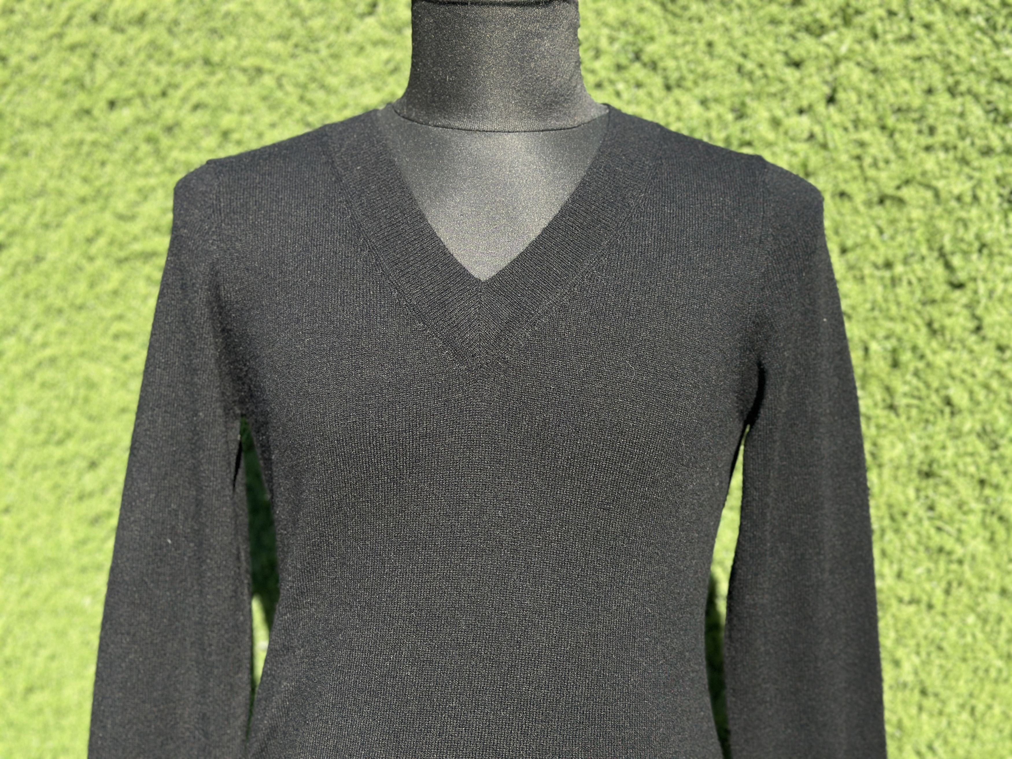 Prada Prada 100% Cashmere Black V-Neck Sweater Knit Size 40 Size S / US 4 / IT 40 - 8 Thumbnail