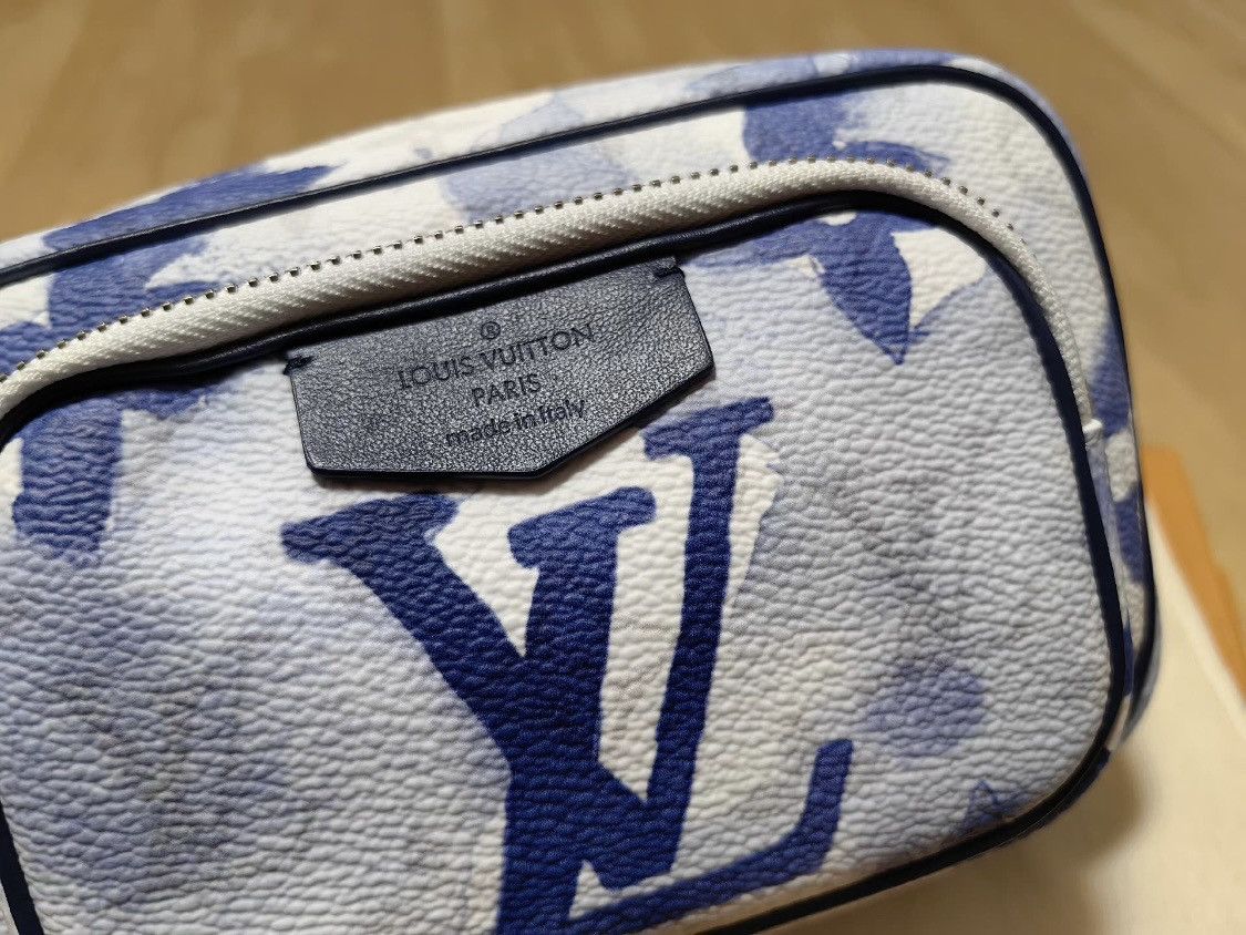 Louis Vuitton Louis Vuitton Outdoor Pouch Monogram Watercolor Blue Size ONE SIZE - 10 Thumbnail