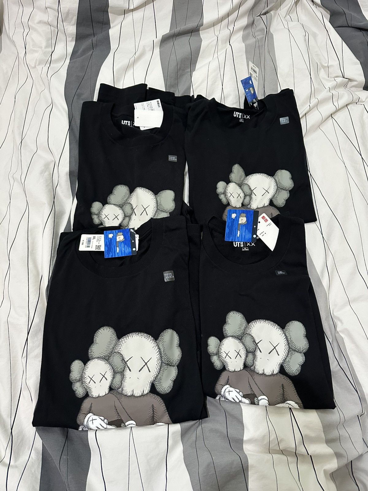 Kaws × Uniqlo Kaws x Uniqlo Graphic Tee (Asia Sizing) Size US XL / EU 56 / 4 - 3 Thumbnail
