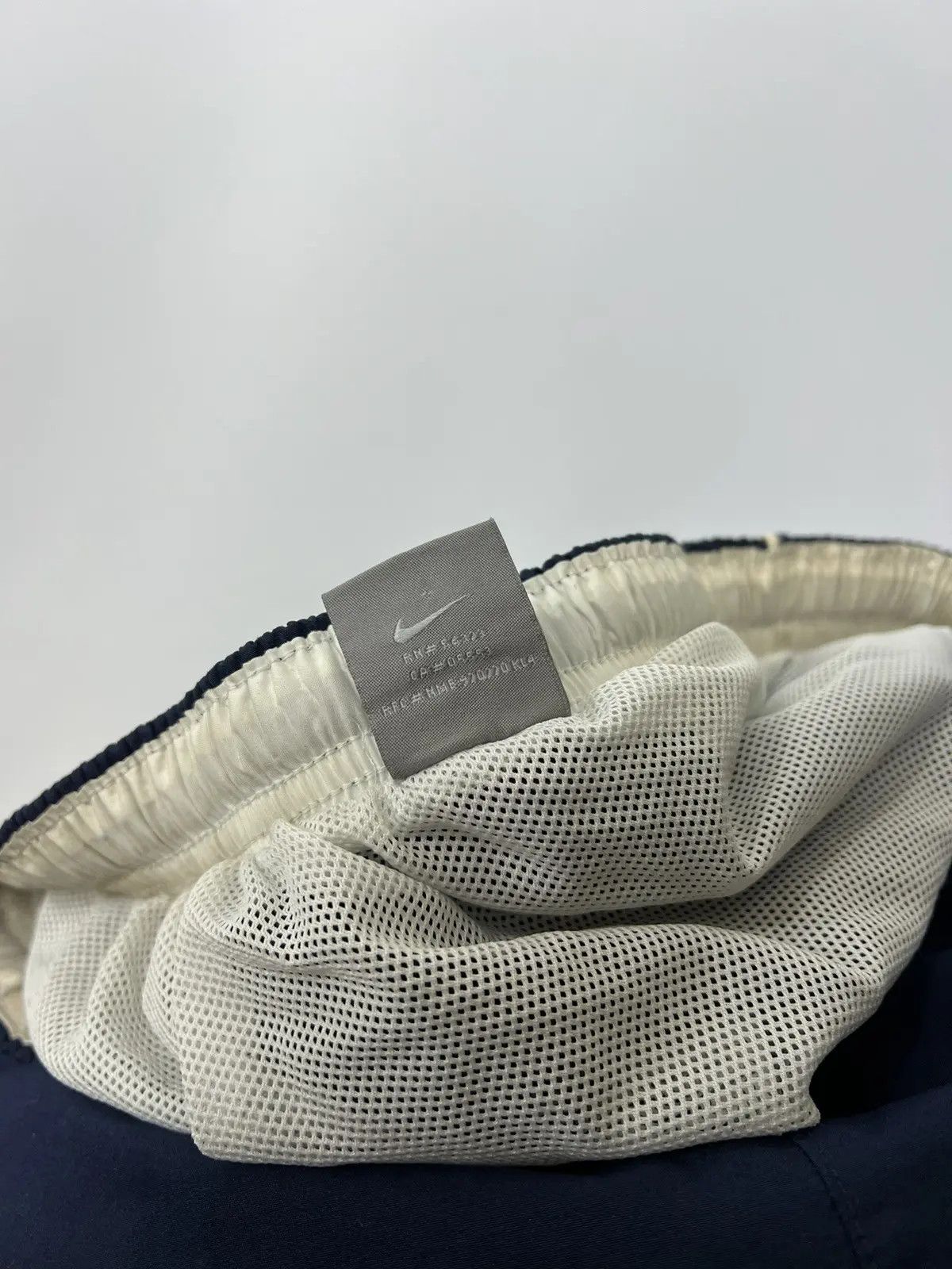 Nike Vintage Nike streetwear shorts Size US 35 - 4 Thumbnail