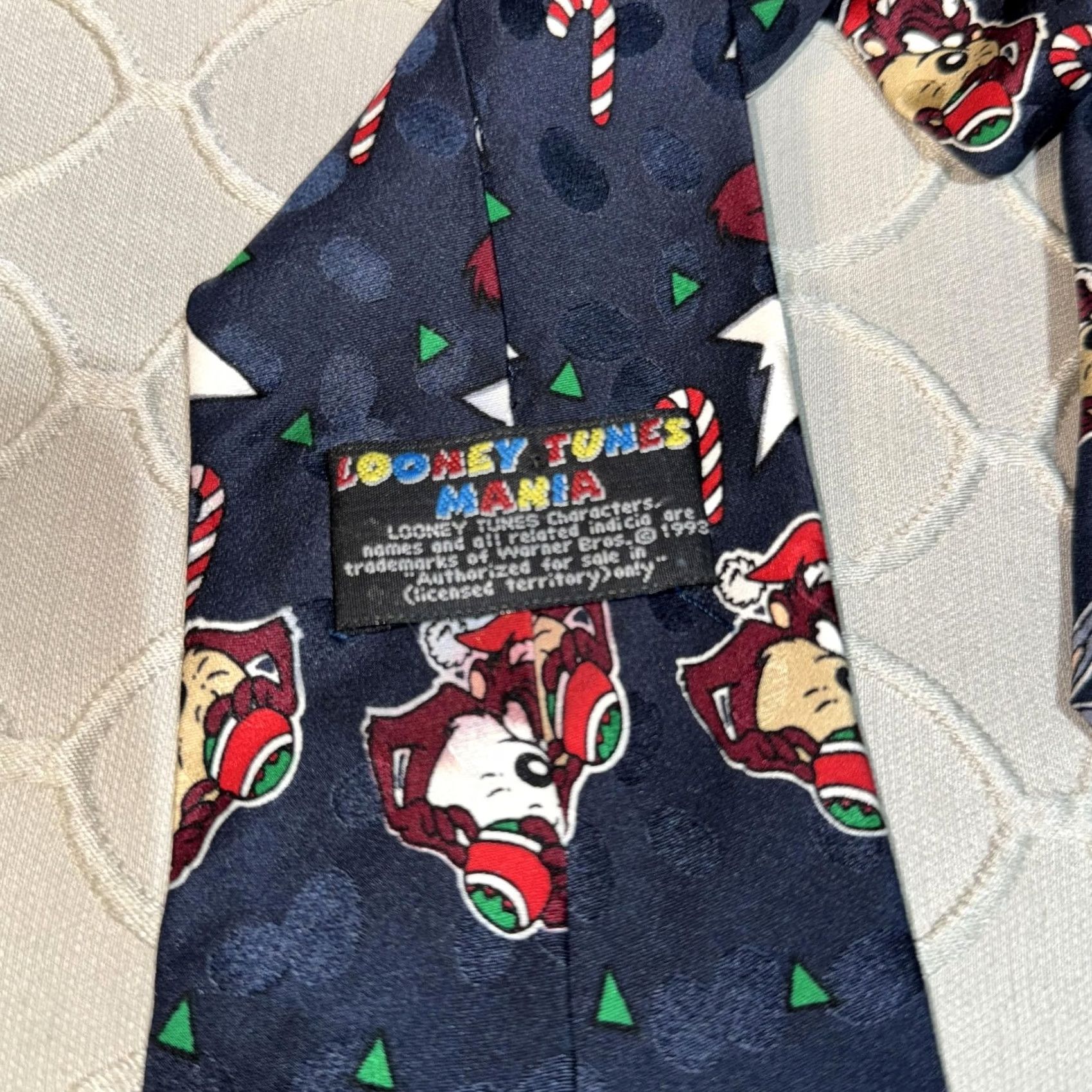 Vintage Vintage Looney Tunes Mania Tie Mens Christmas Holiday Silk Bugs Bunny Daffy Duck Taz 90s Size ONE SIZE - 3 Thumbnail