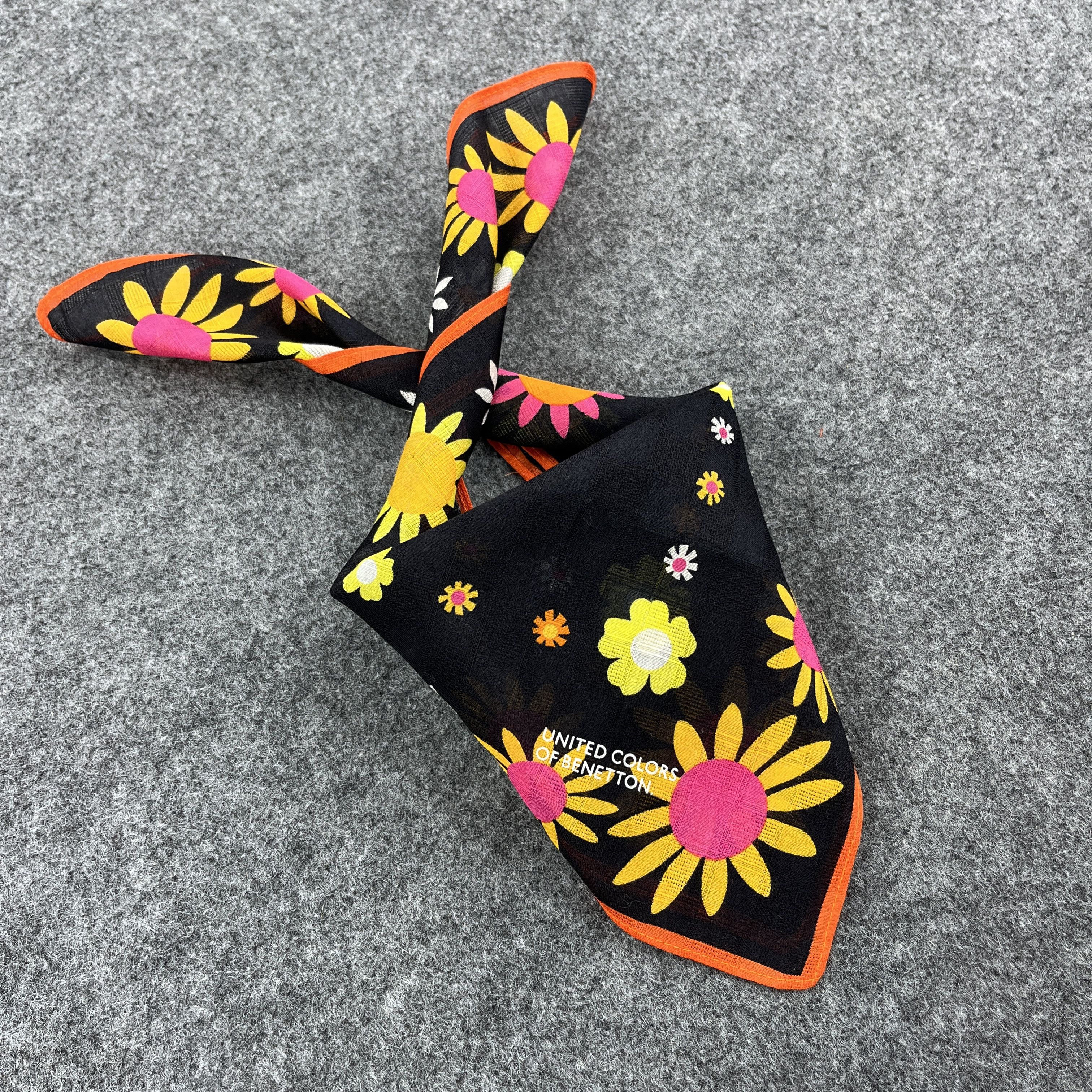 United Colors Of Benetton United Colors Of Benetton Handkerchief / Neckerchief B827 Size ONE SIZE - 8 Thumbnail