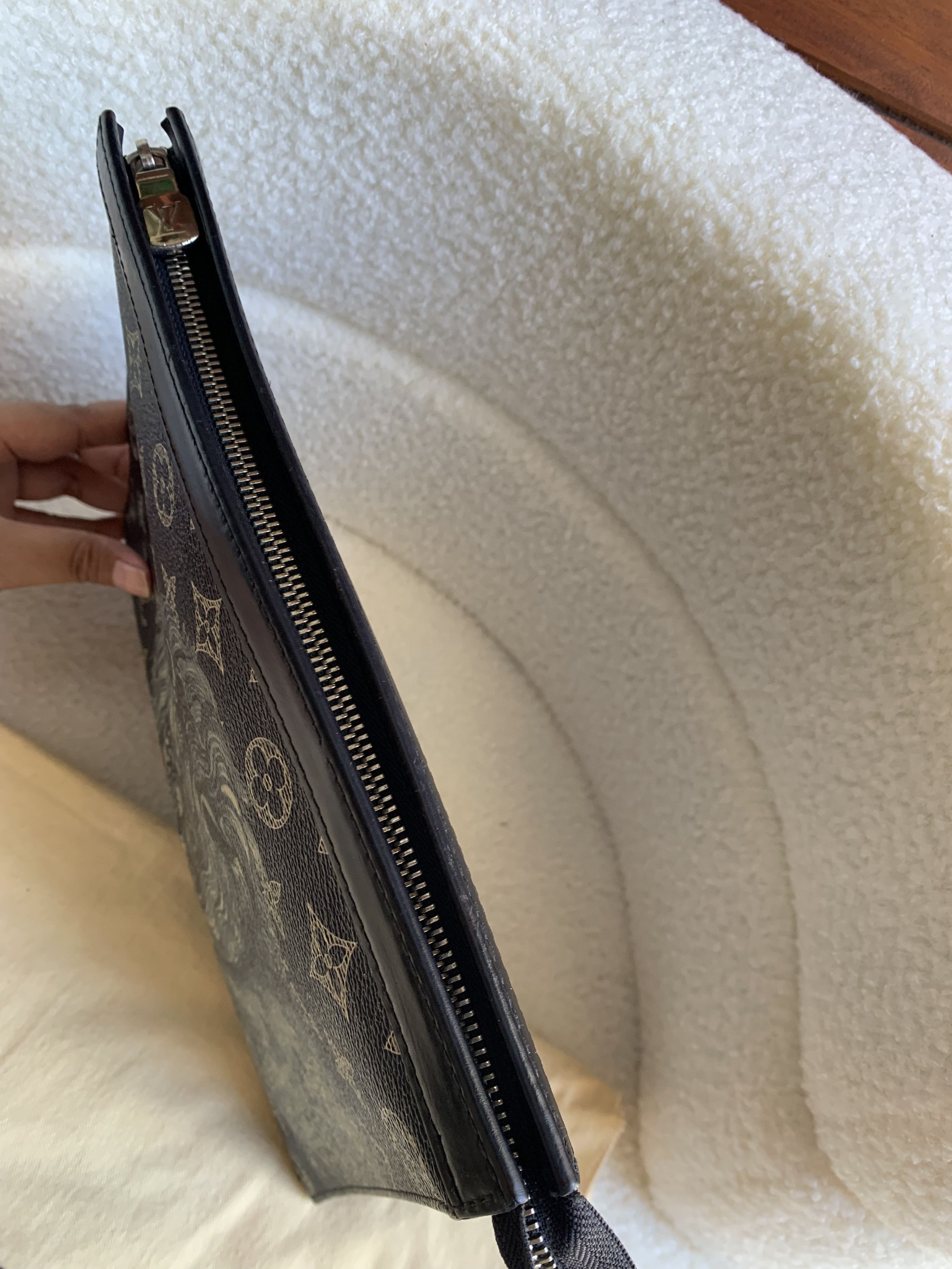 Louis Vuitton Louis Vuitton Limited Edition Chapman Pochette Voyage Size ONE SIZE - 9 Thumbnail