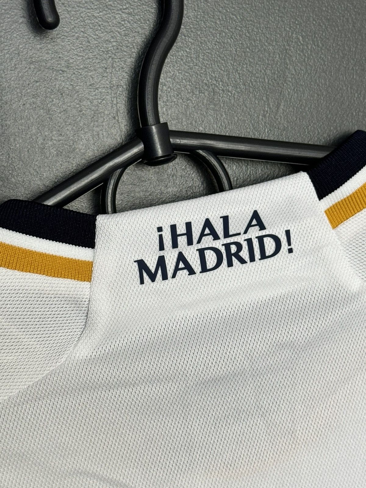 Adidas KIDS Real Madrid 23/24 Home Football Jersey T-Shirt Size US XS / EU 42 / 0 - 4 Thumbnail