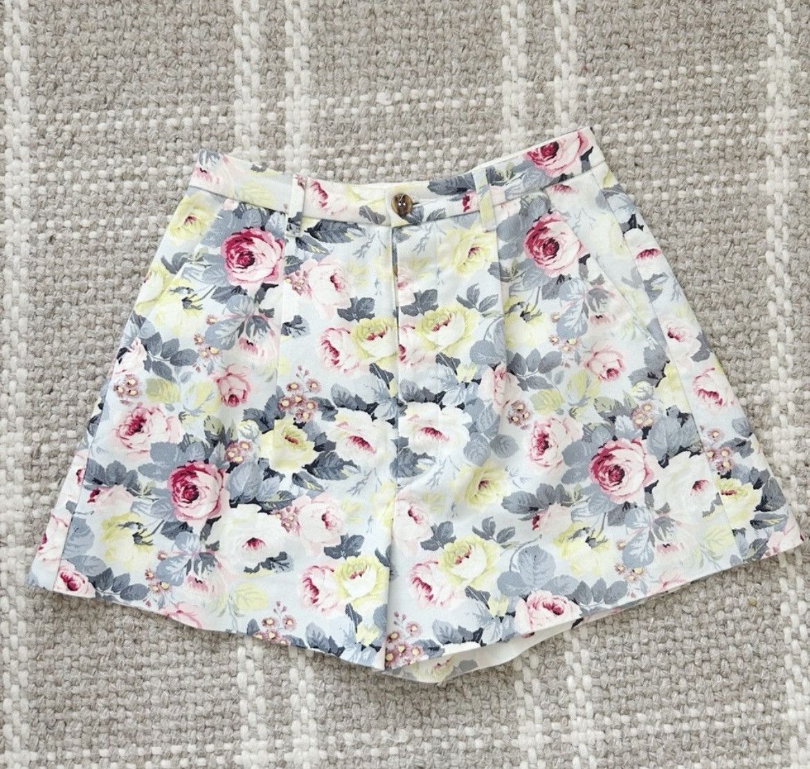 Miu Miu Miu Miu Vintage Floral High Waisted Shorts Size 28" / US 6 / IT 42 - 2 Thumbnail