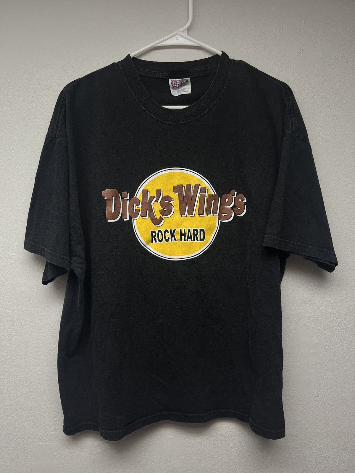 Vintage Vintage Dicks Wings Rock Hard Funny HardRock Parody Tshirt Size US XL / EU 56 / 4 - 1 Thumbnail