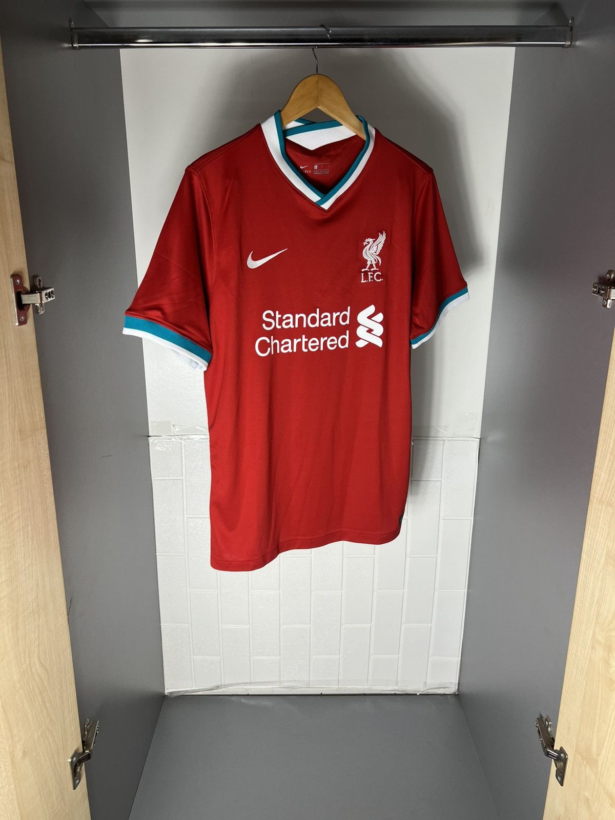 Nike VINTAGE NIKE FC LIVERPOOL ENGLAND SOCCER JERSEY RETRO Y2K Size US L / EU 52-54 / 3 - 5 Thumbnail