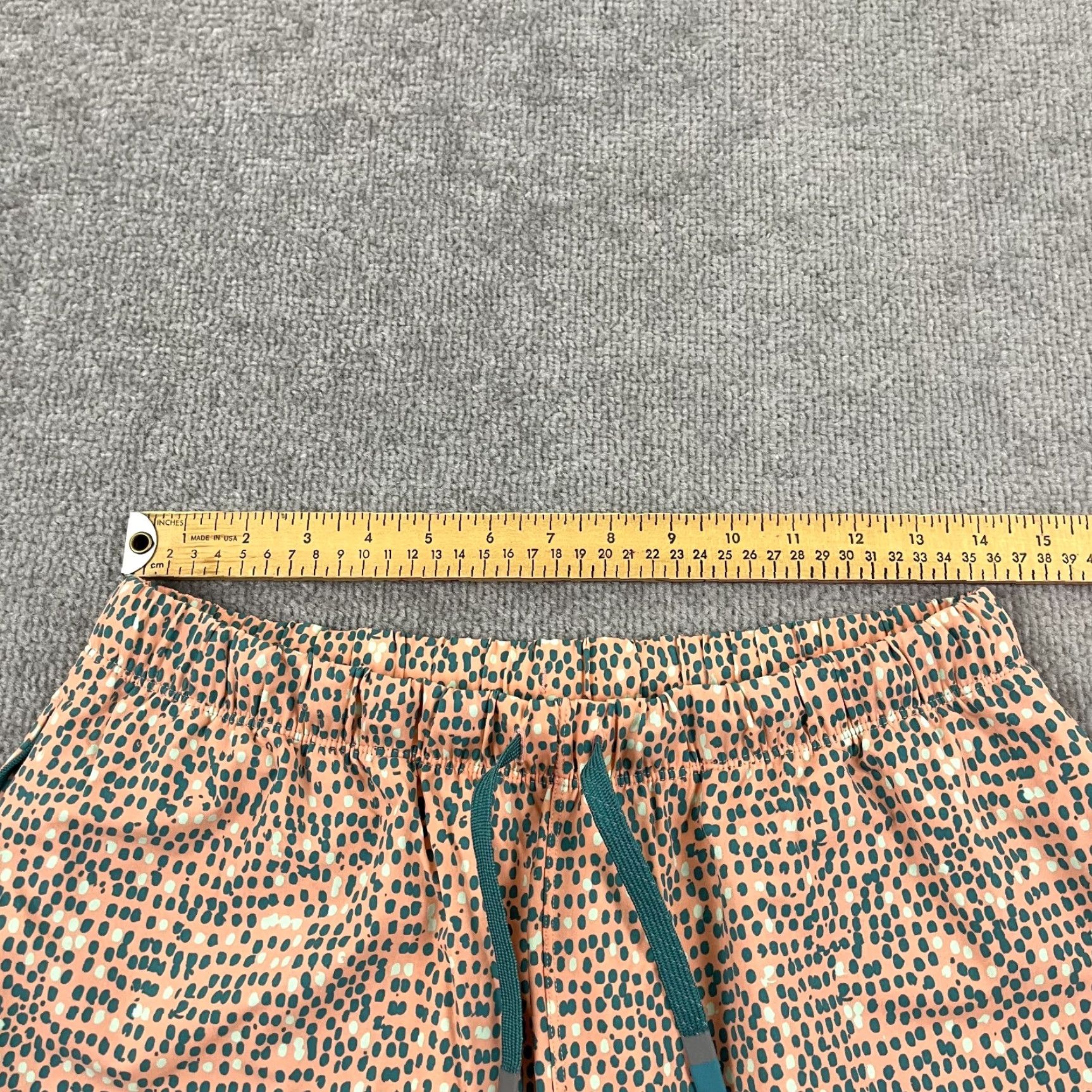 Fabletics Fabletics The One Shorts Mens Medium 7" Linerless Peach Geometric Active Gym Fabletics Brand Men Size M / 7" Inseam Shorts Size US 31 - 3 Thumbnail