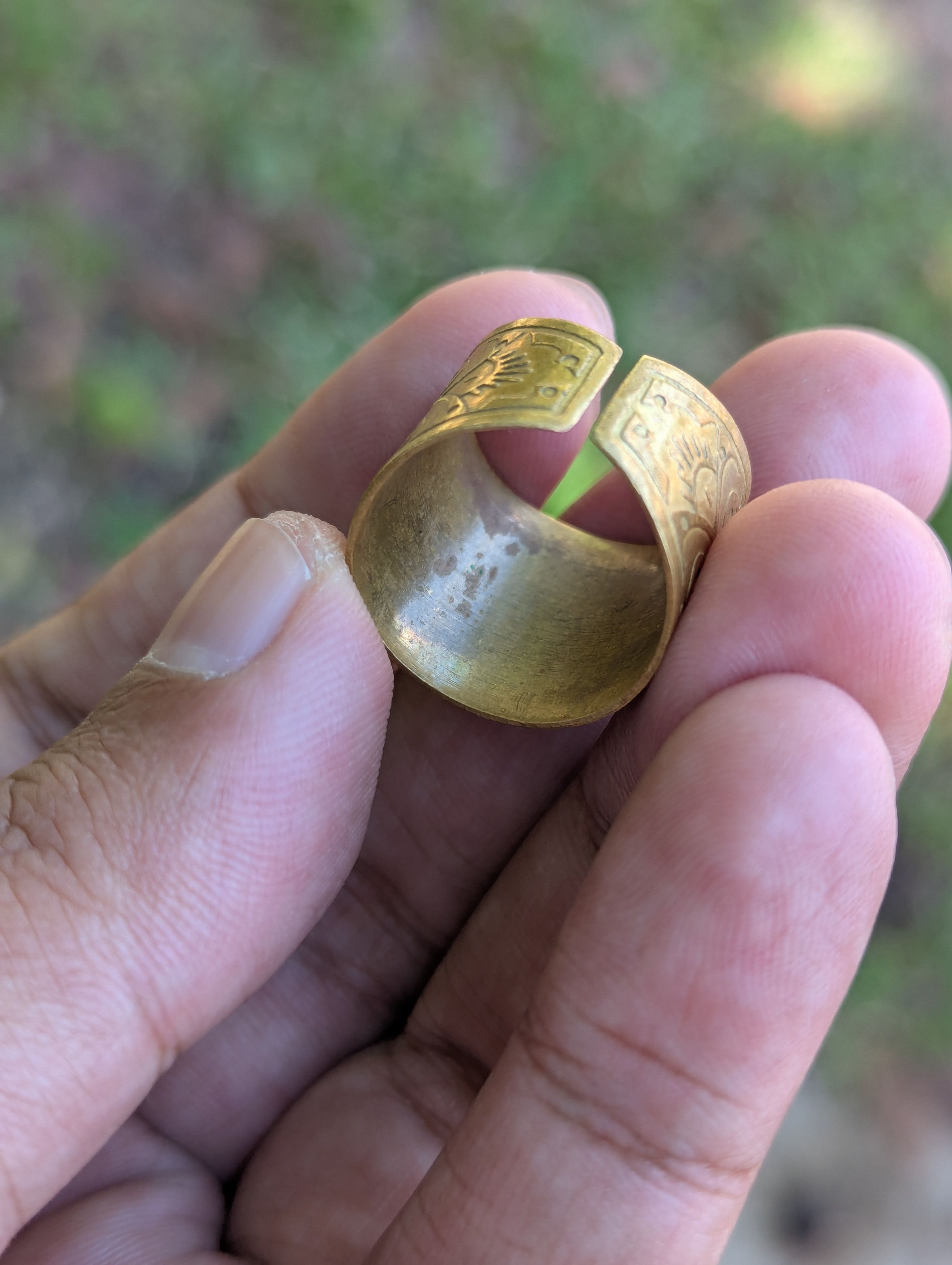 Vintage Vintage Brass Ring with Floral Engravings Size ONE SIZE - 9 Thumbnail