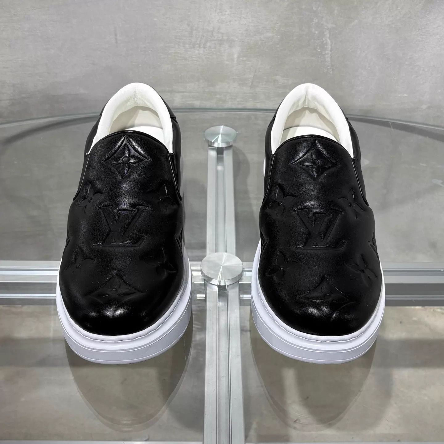 Louis Vuitton Beverly Hills black and white BNIB UK7.5/41.5